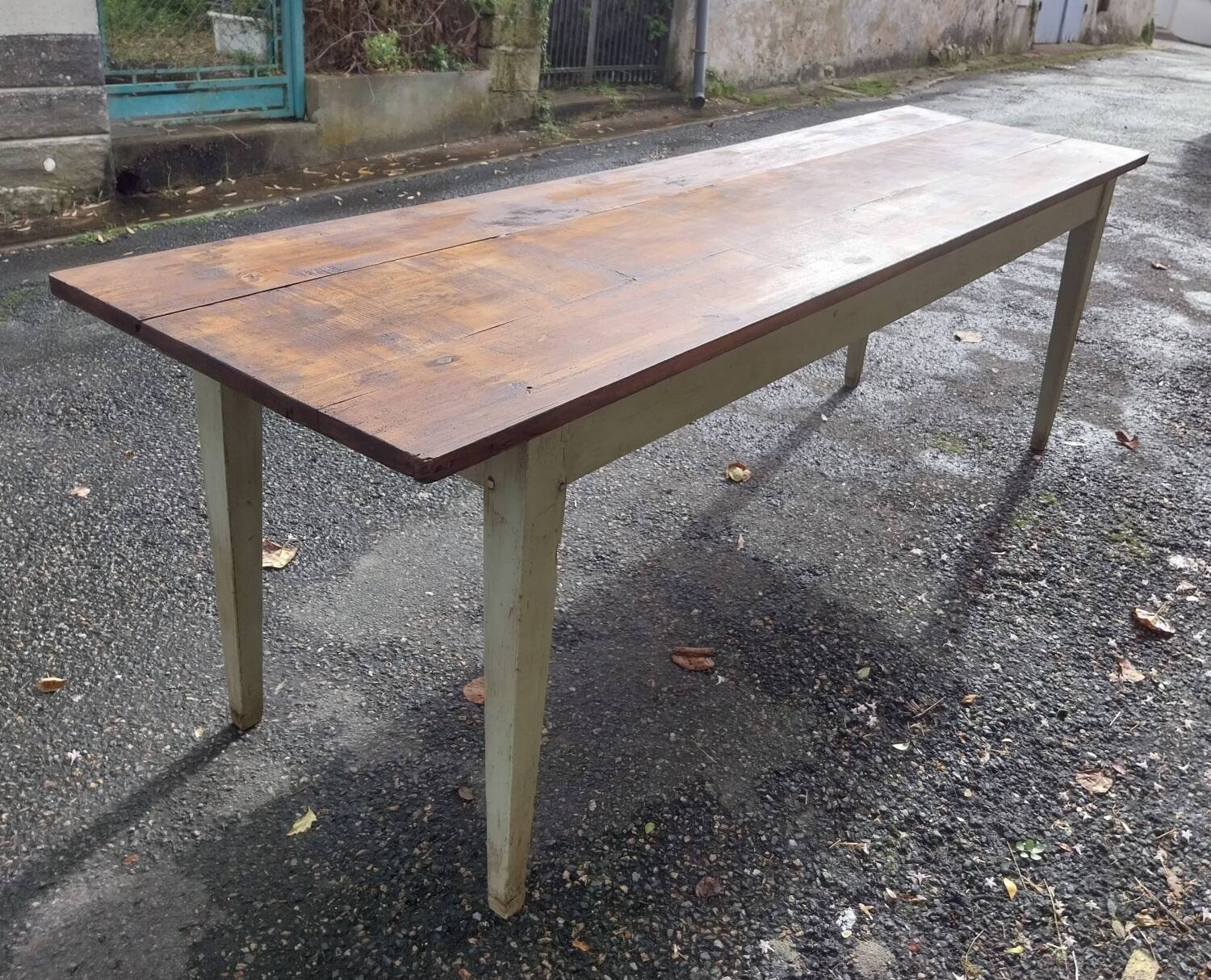 Farm table