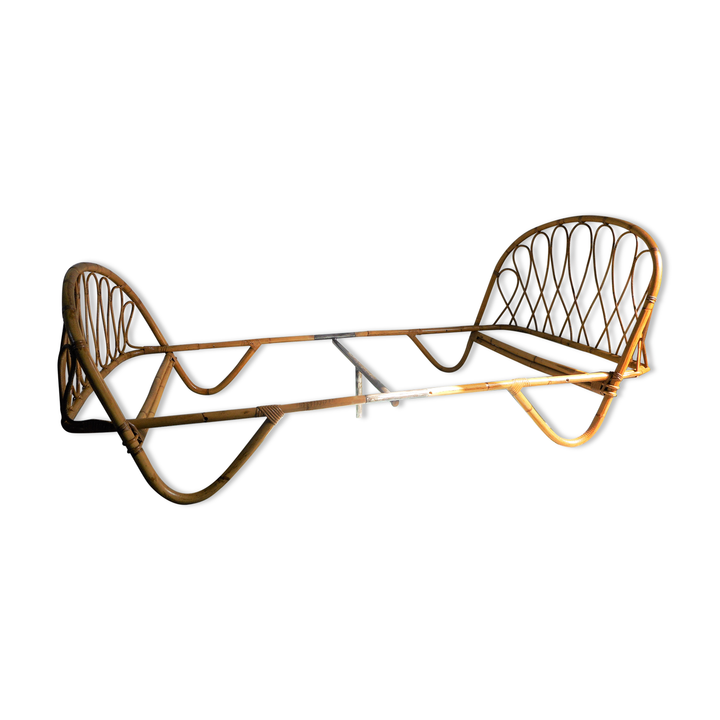Rattan basket bed