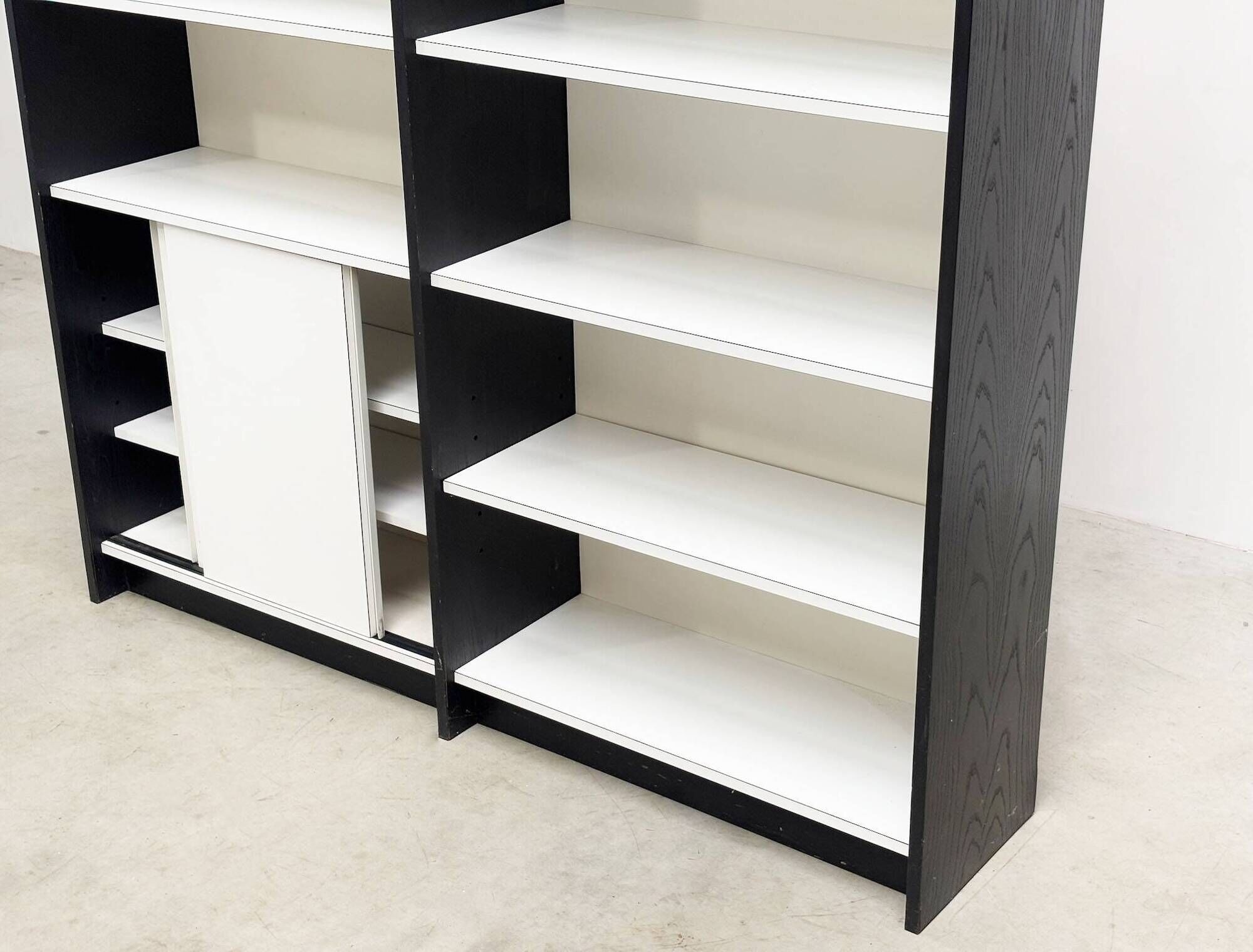 Martin Visser WW72 bookcase for 't Spectrum