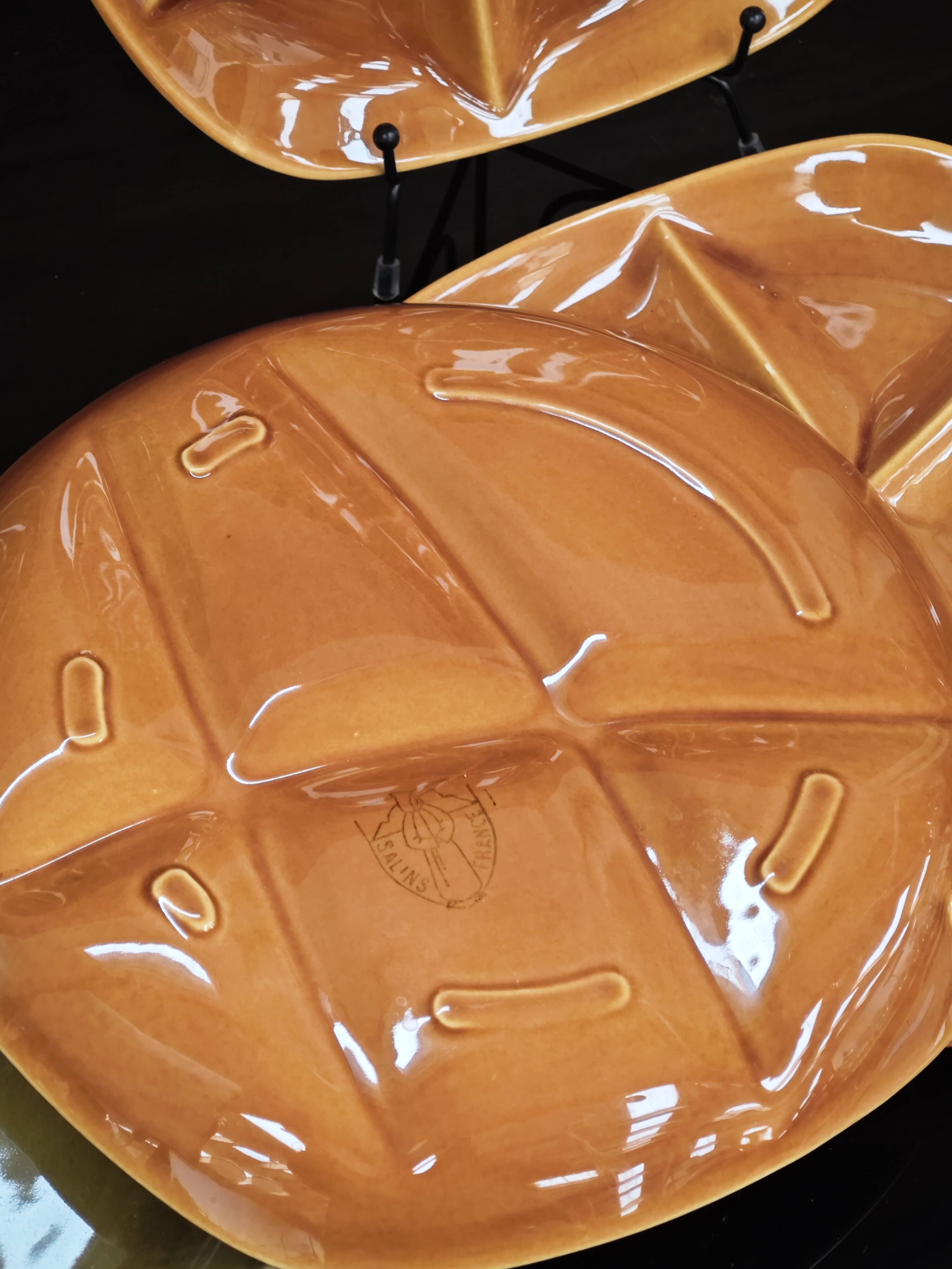 Set of 8 fondue plates Salins France in green and brown.