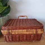 Two-coloured wicker trunk