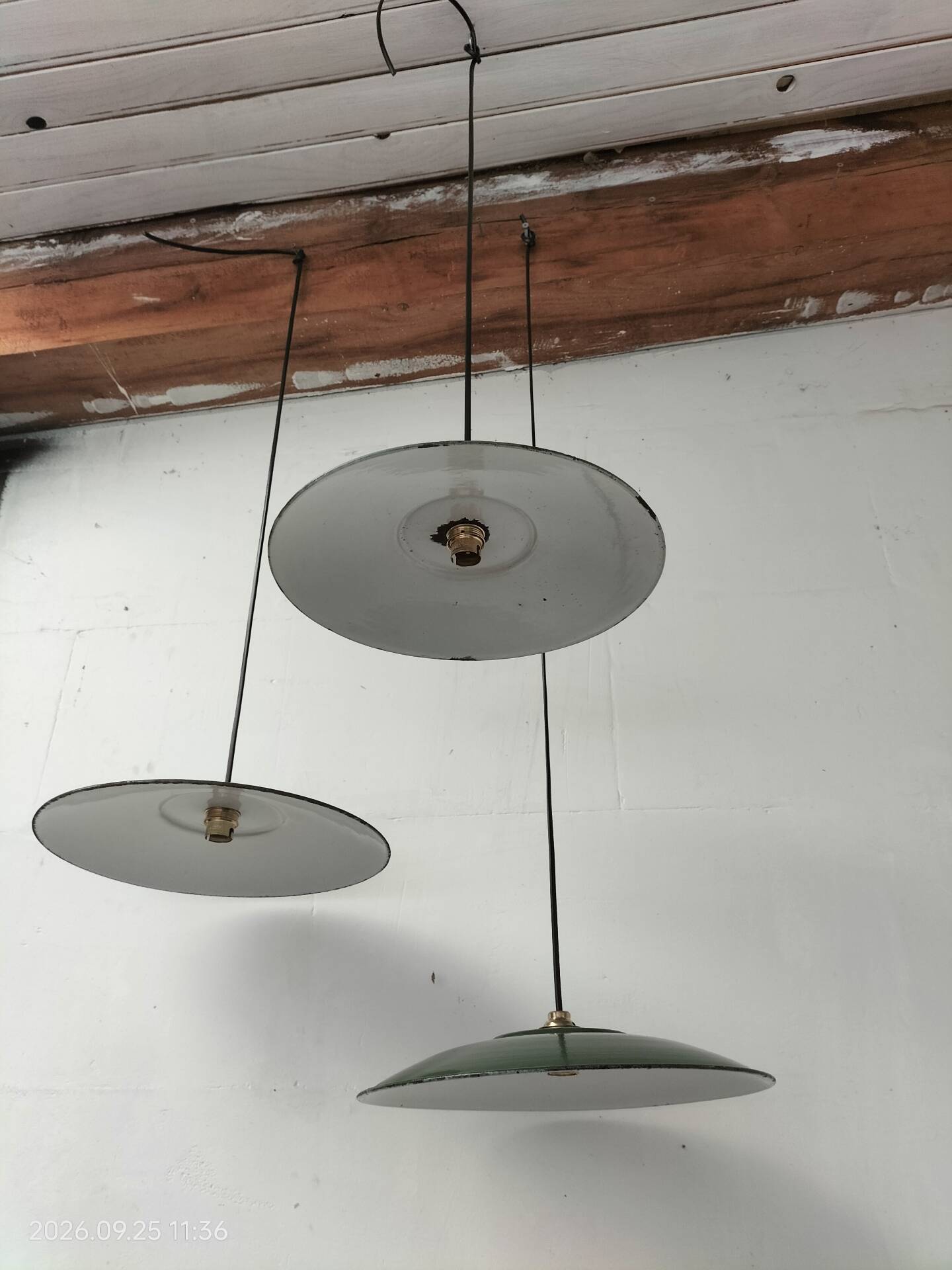 Suspensions enamelled sheets