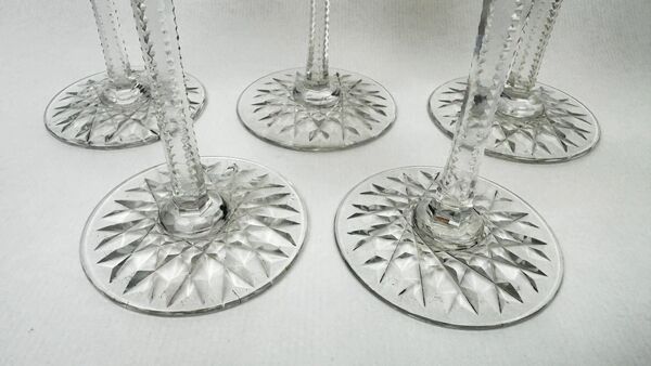Suite de 5 verres anciens en cristal taillé doublé couleur 19 cm – Baccarat – Modèle S1136 – vers 18