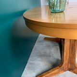 Extendable oval table