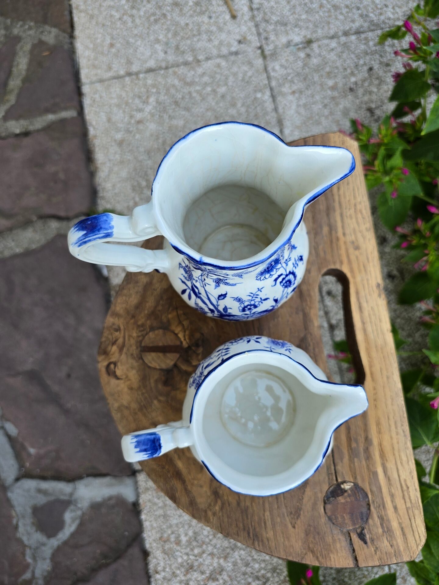 Milk and juice jugs Sarreguemines Lancaster