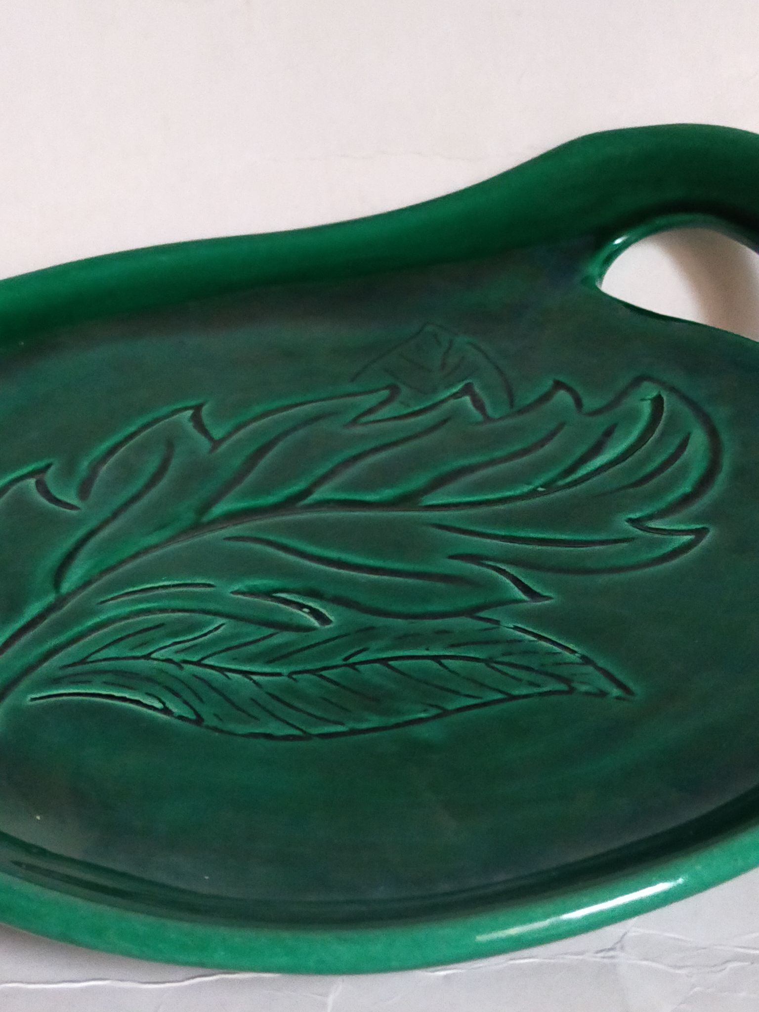 Free-form presentation dish Green Slurry 50s