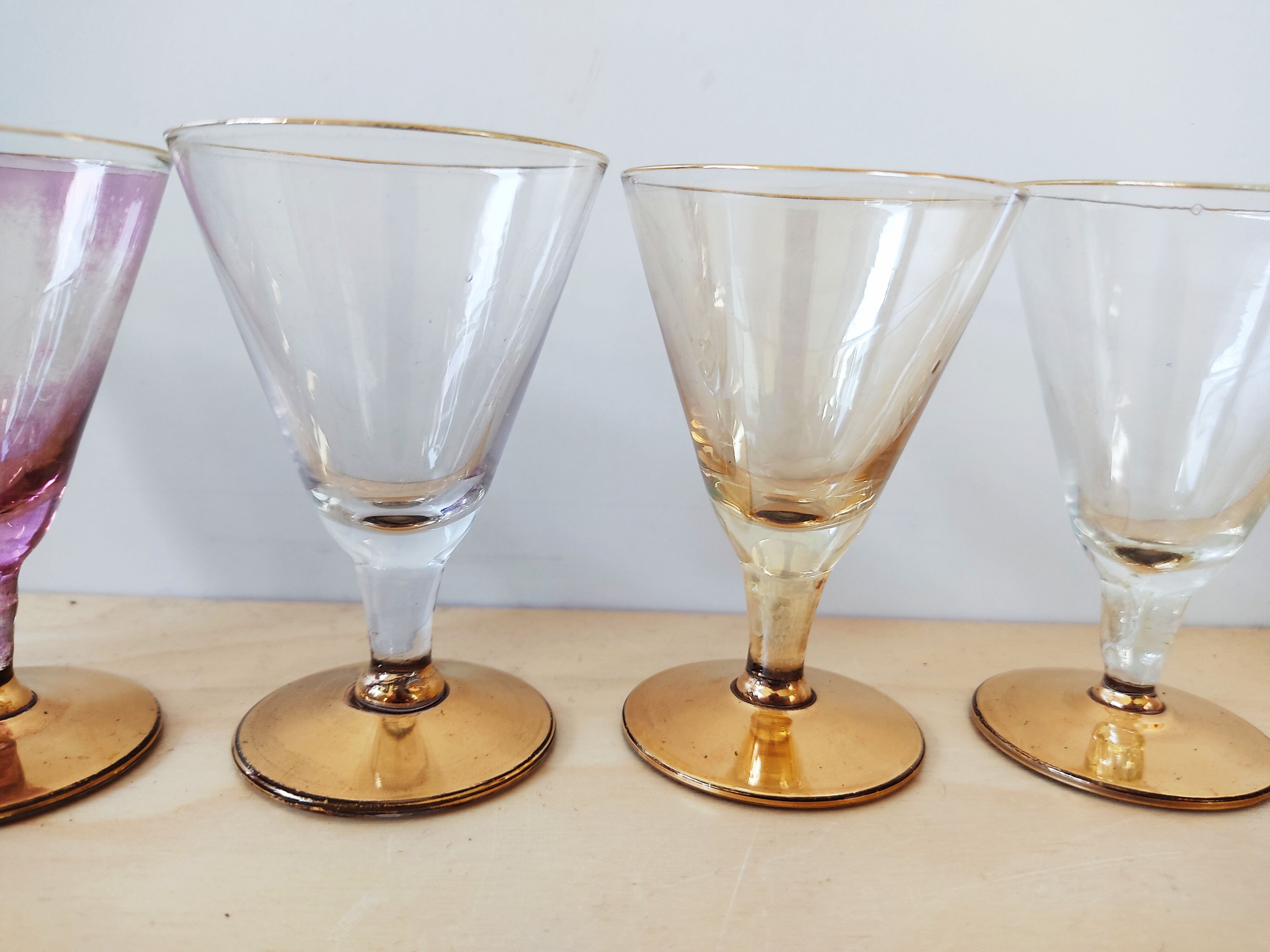 Series of 5 small glasses with golden foot