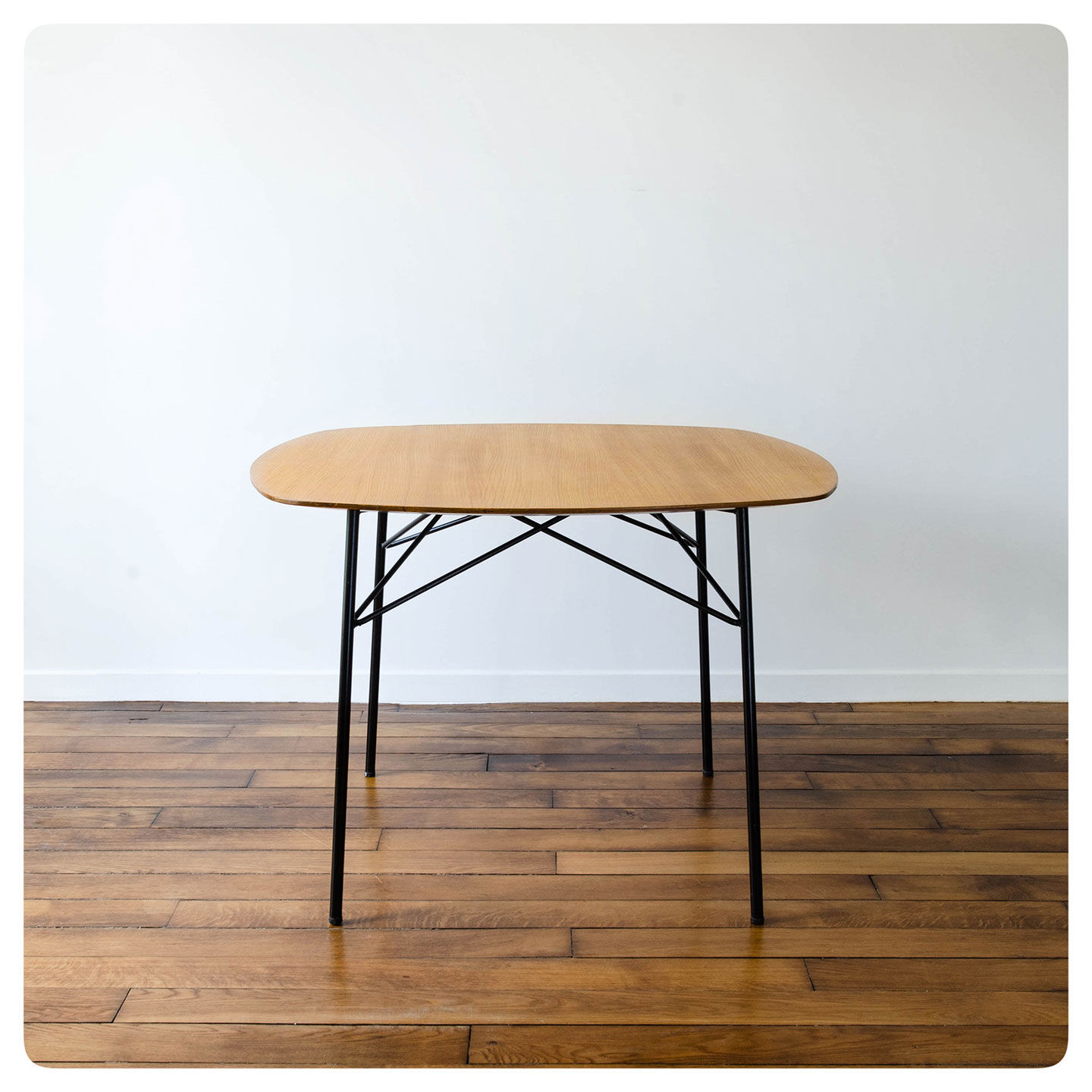 Table 135 bis by André Simard - T.V Furniture Edition