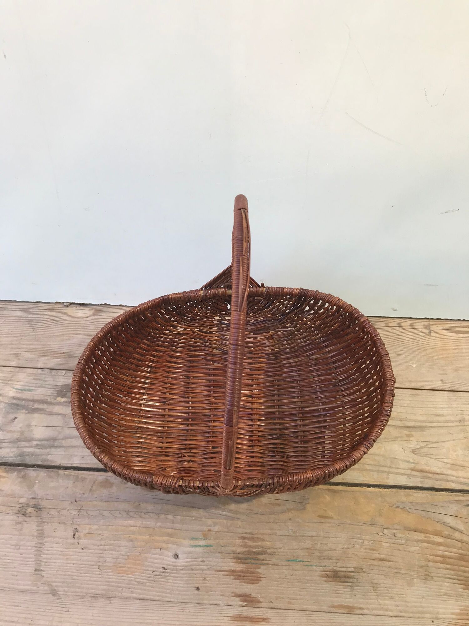 Former collection in braided wicker rattan with cove decoration vintage basket