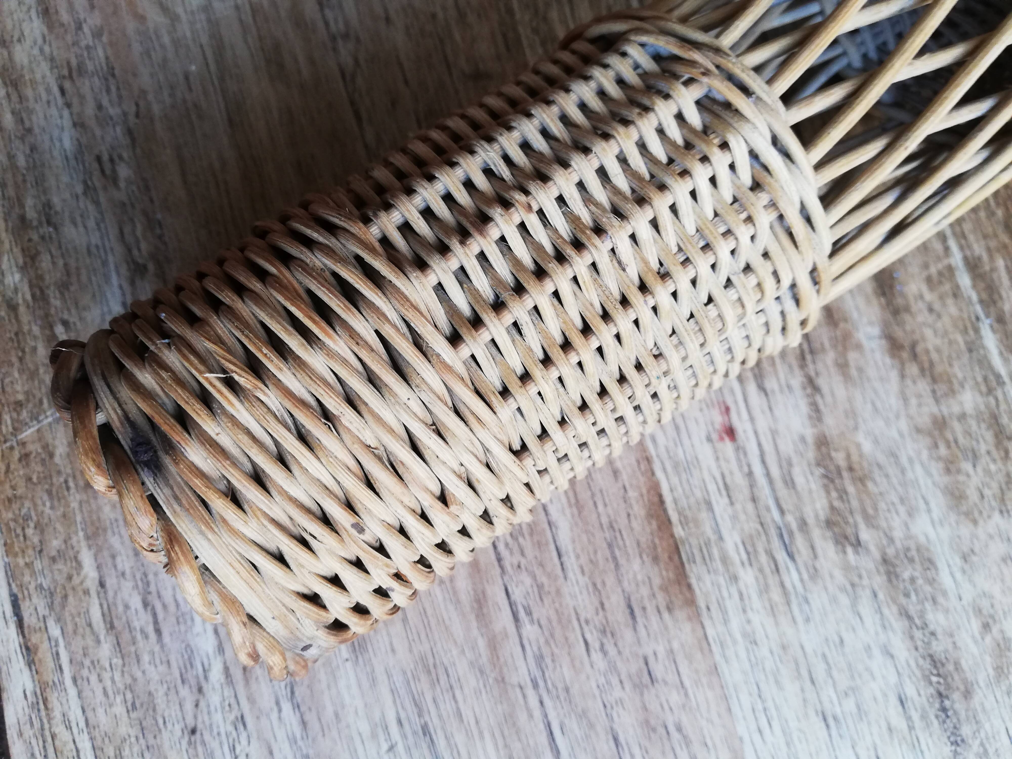 Rattan bouquet holder