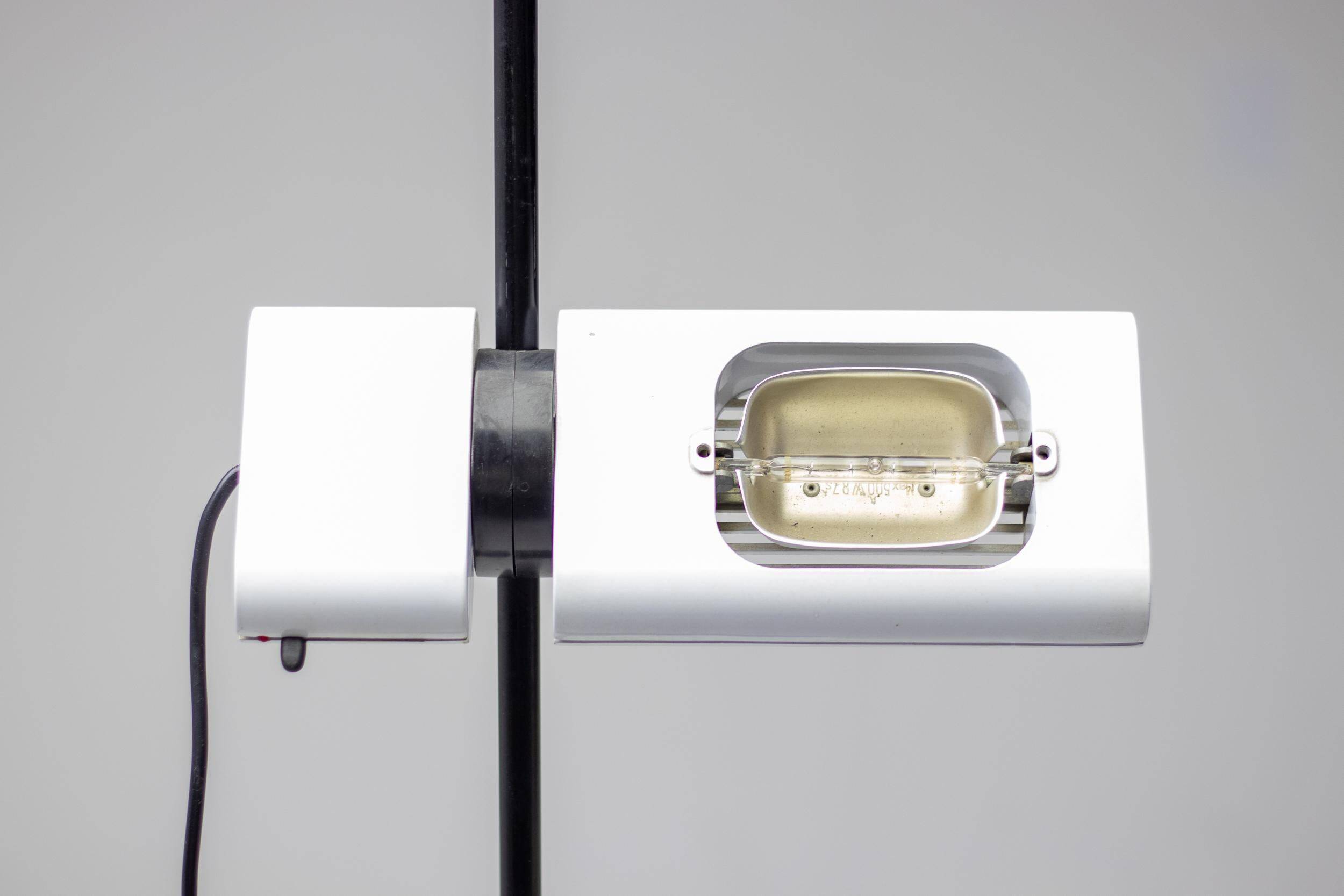 Aton floor lamp by Ernesto Gismondi for Artemide - An icon of Italian design from the 1980s.