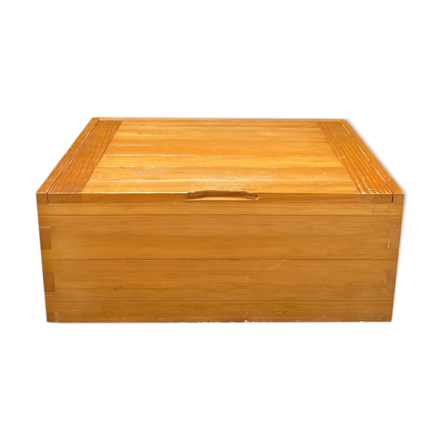 Coffre en pin de Roland Haeusler pour Regain, années 70