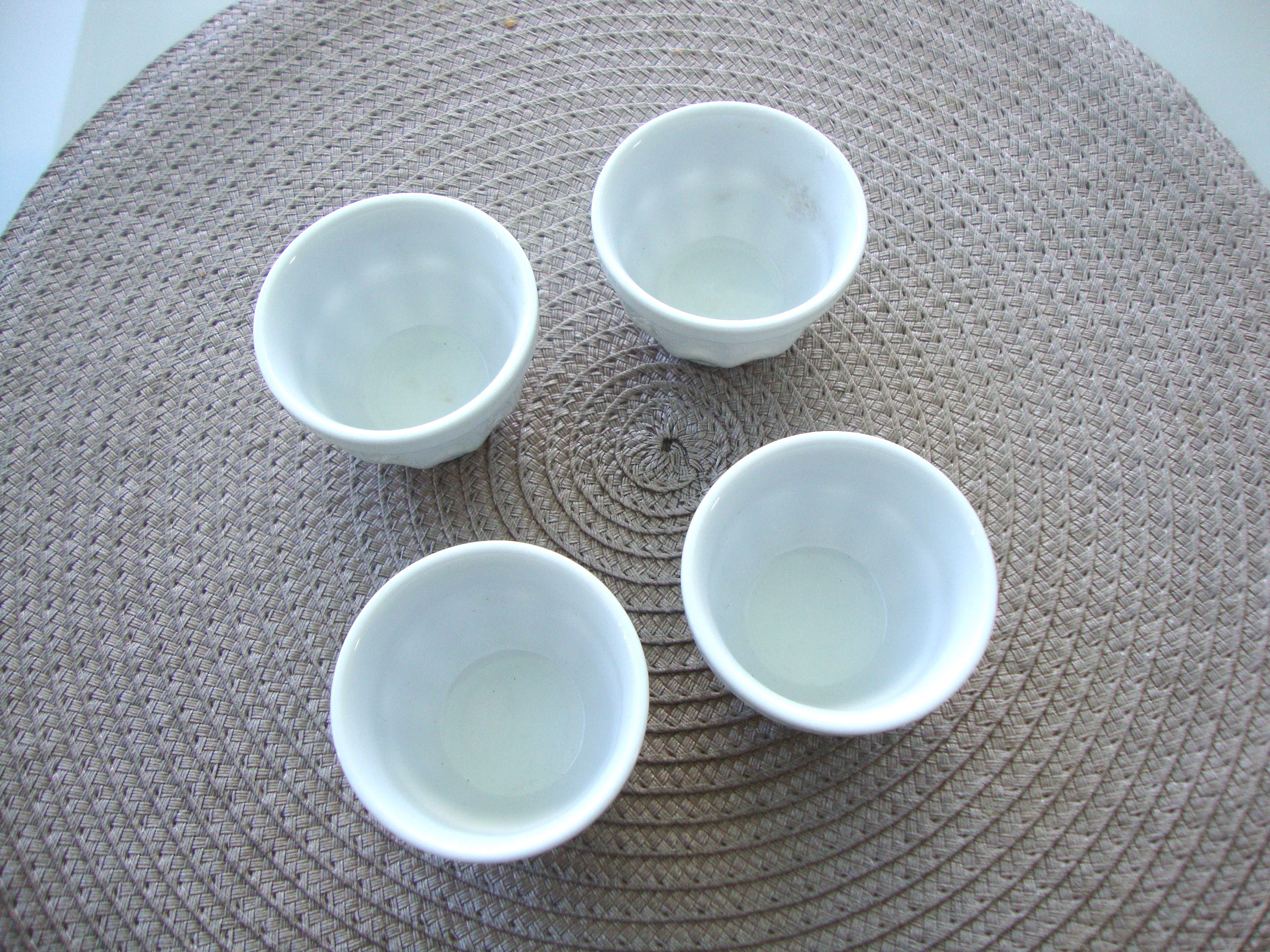 4 porcelain bowls