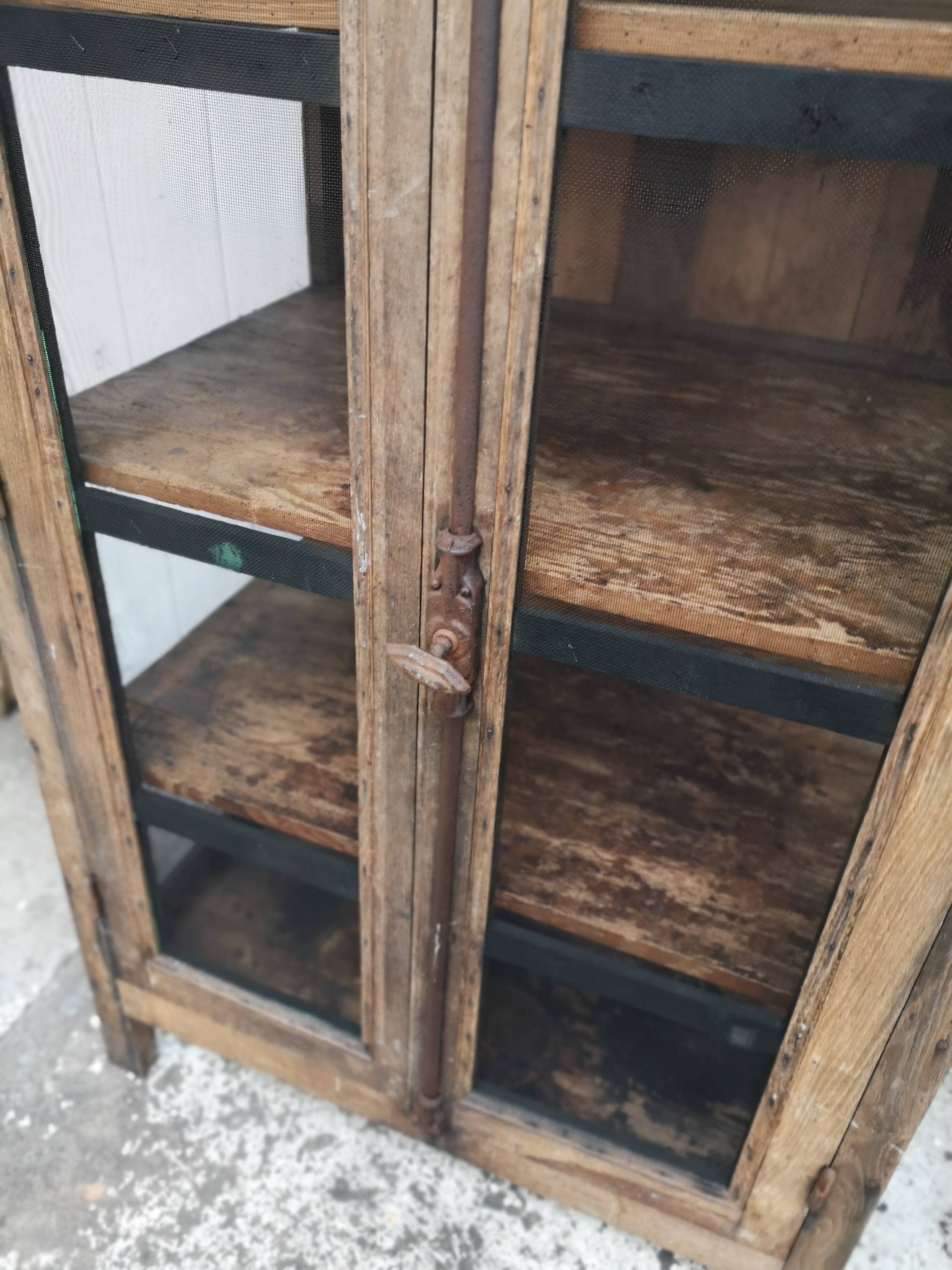 Former pantry in oak furniture