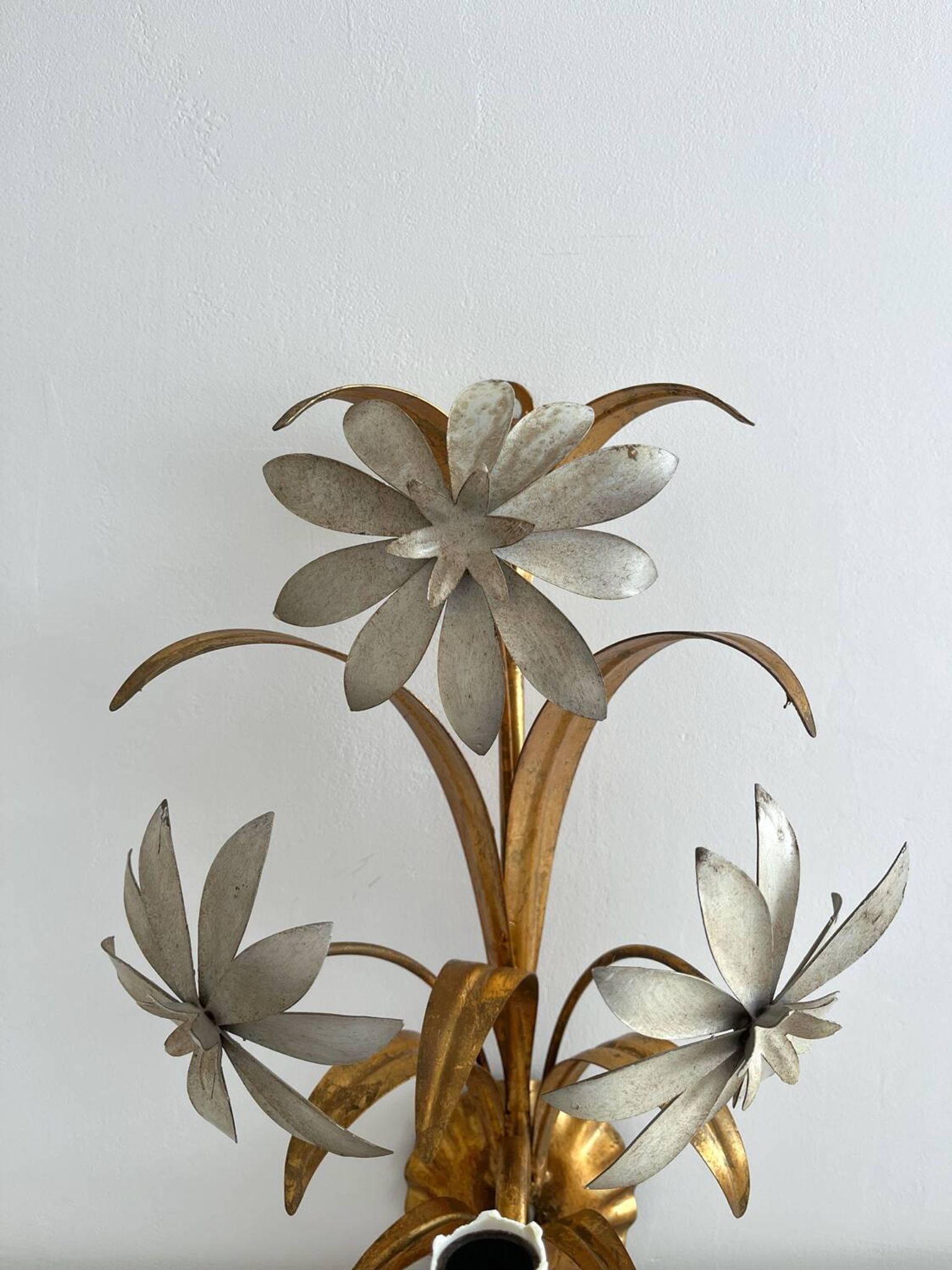 Vintage Hollywood Regency gold metal leaf wall sconce.