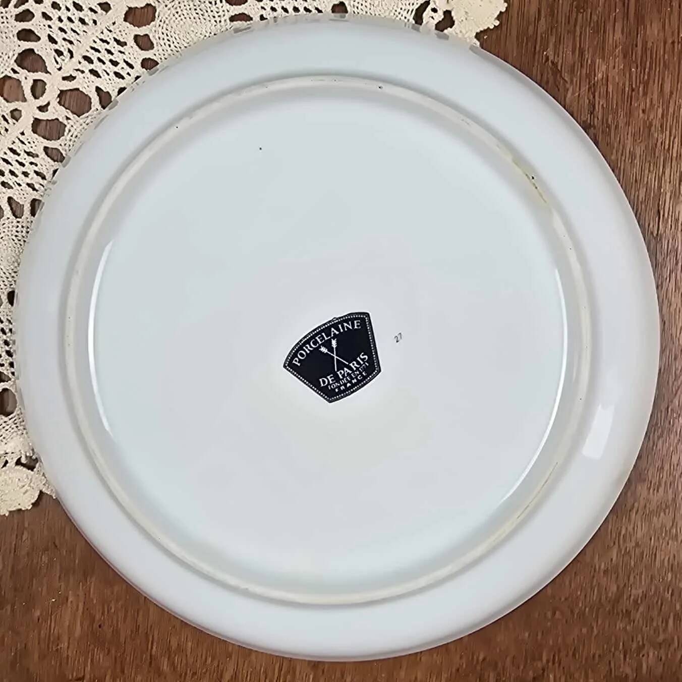 Decorative plate Porcelain of Paris – Elegant with a large hat