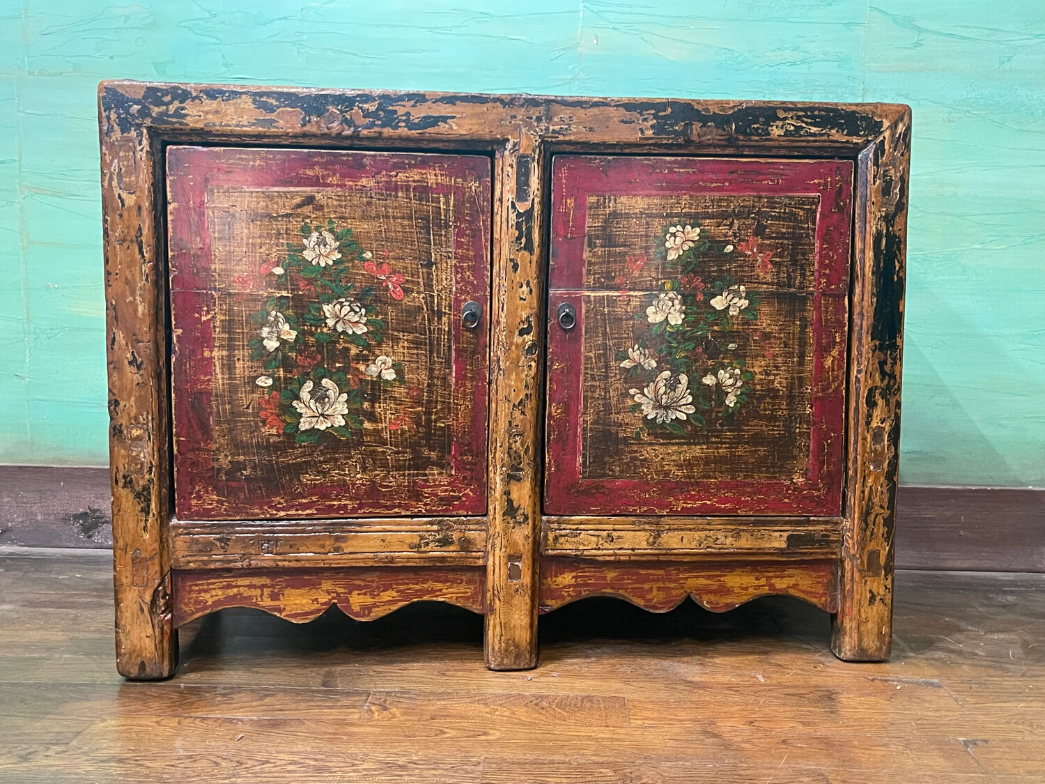 Antique Chinese 2-door sideboard