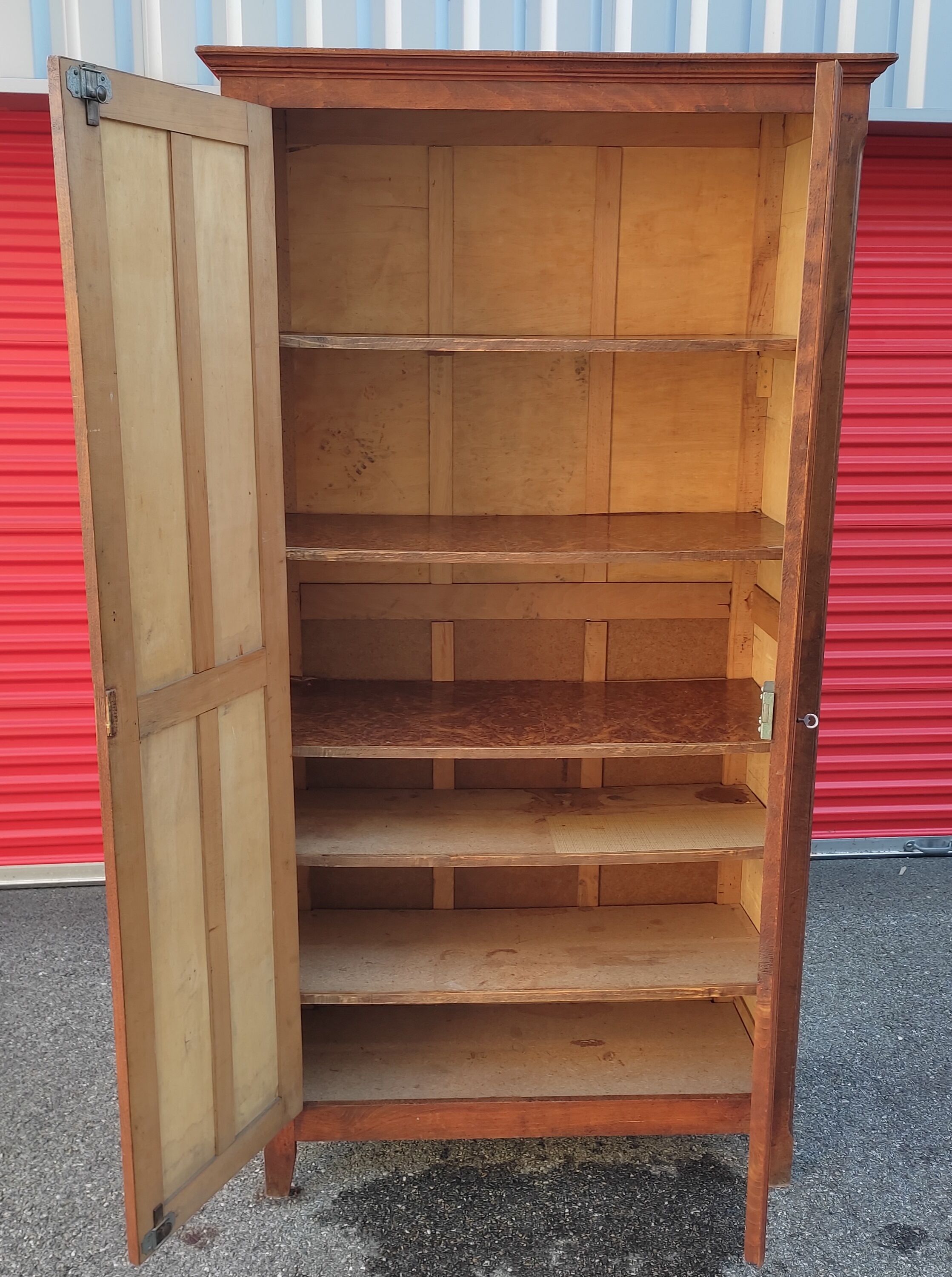 Armoire parisienne