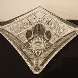 Fruit cup in finely chiseled crystal, square shape.