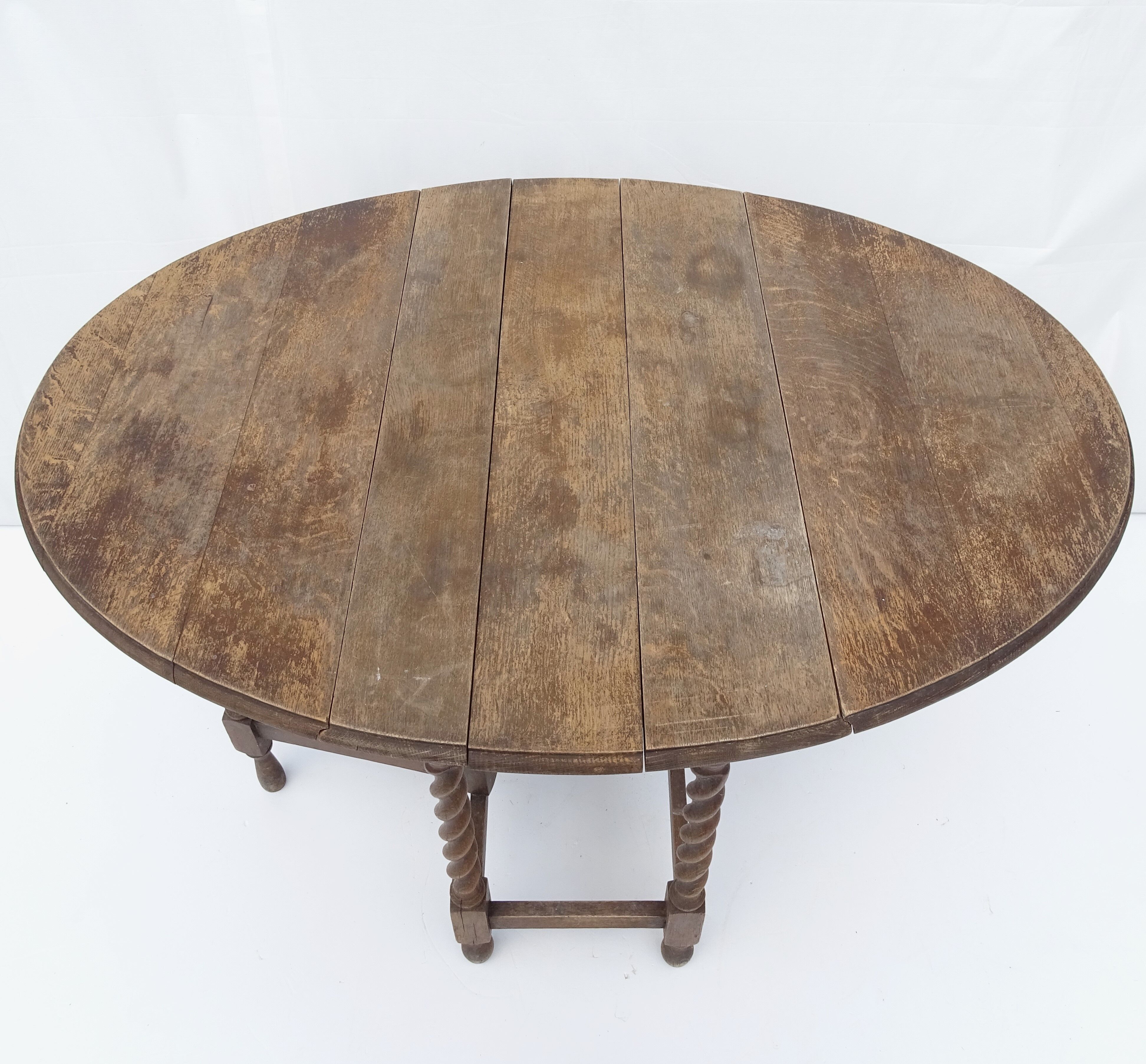 Table get leg in waxed oak.