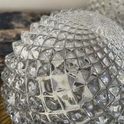 Lot de deux plafonniers ou appliques en laiton et verre