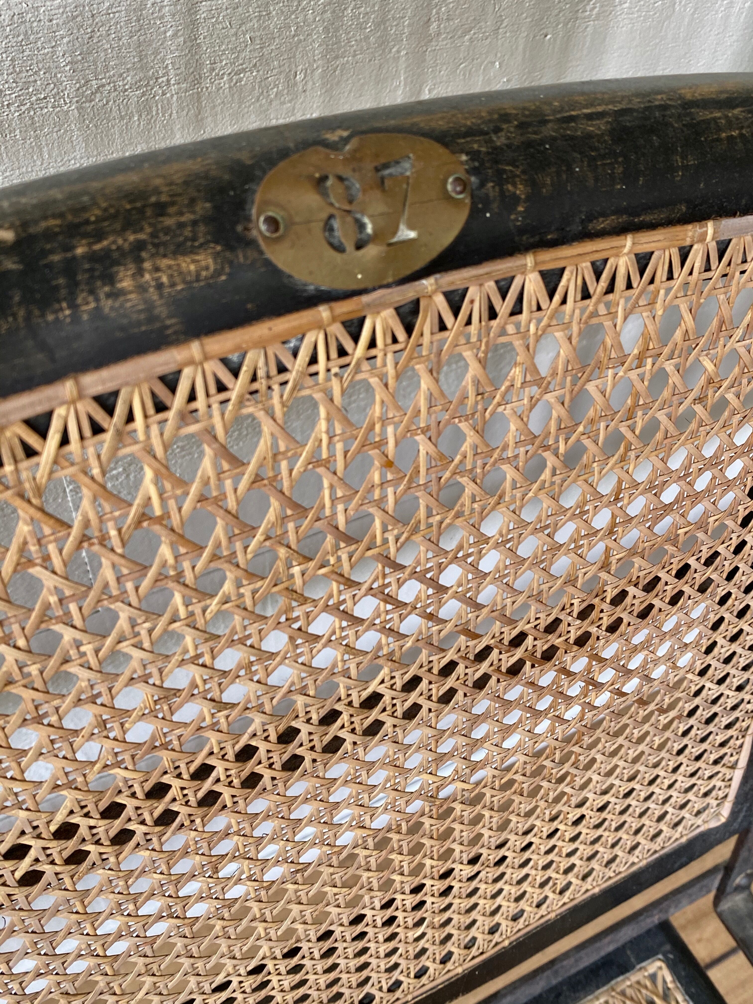 Canned theatrical bench