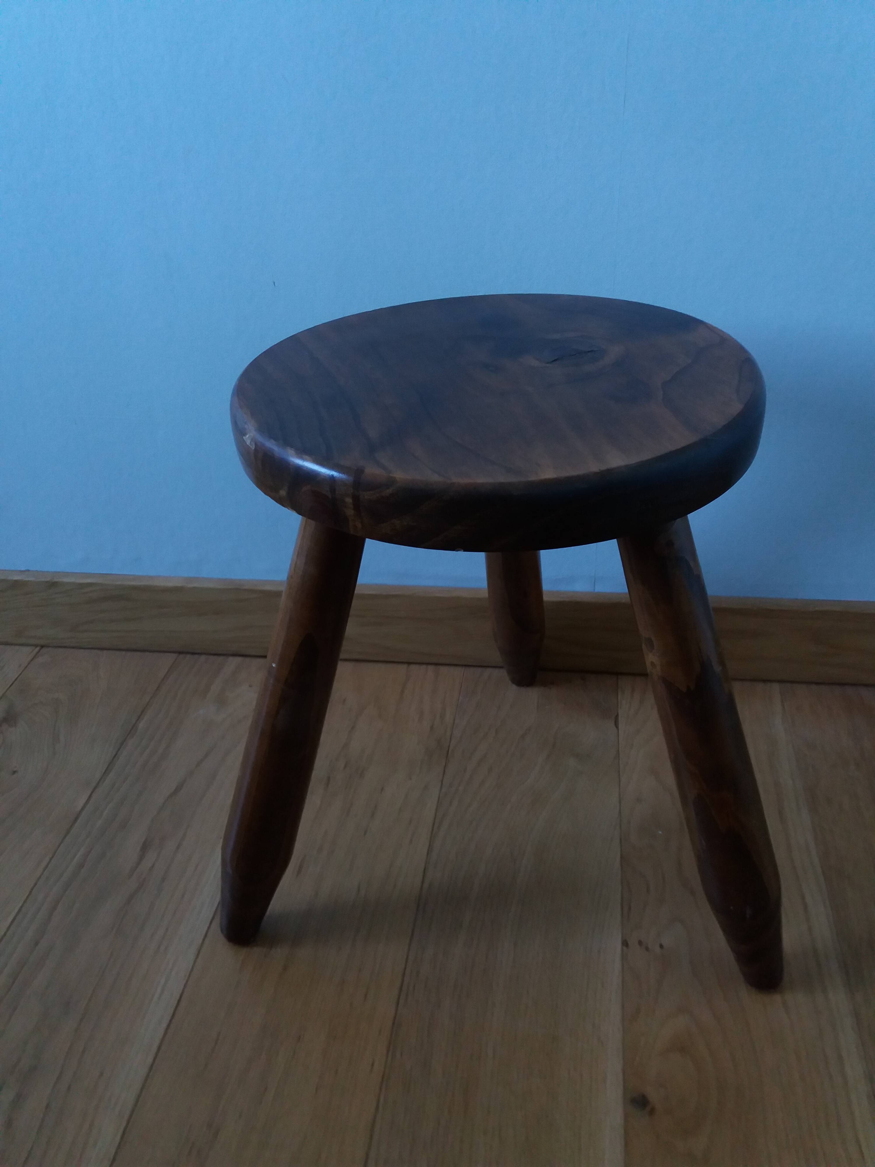 Tabouret tripode pieds crayon