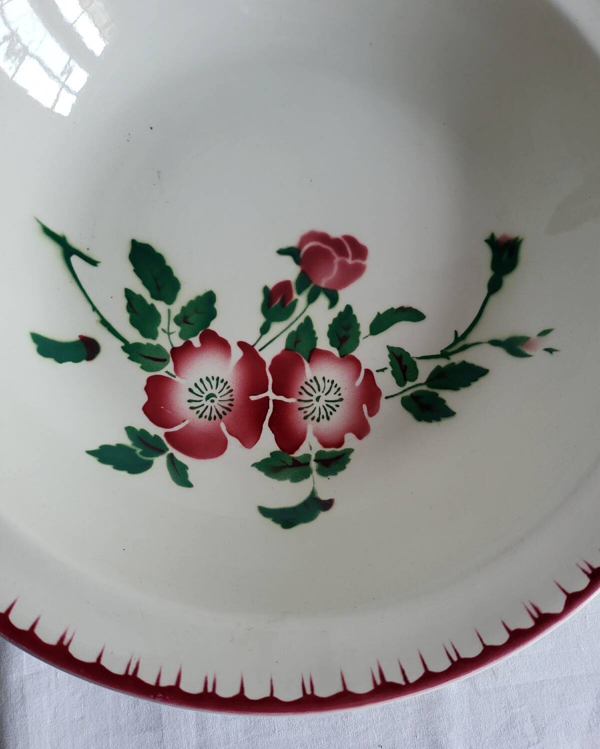 Large round, shallow earthenware dish, sarreguemines, epernay pattern