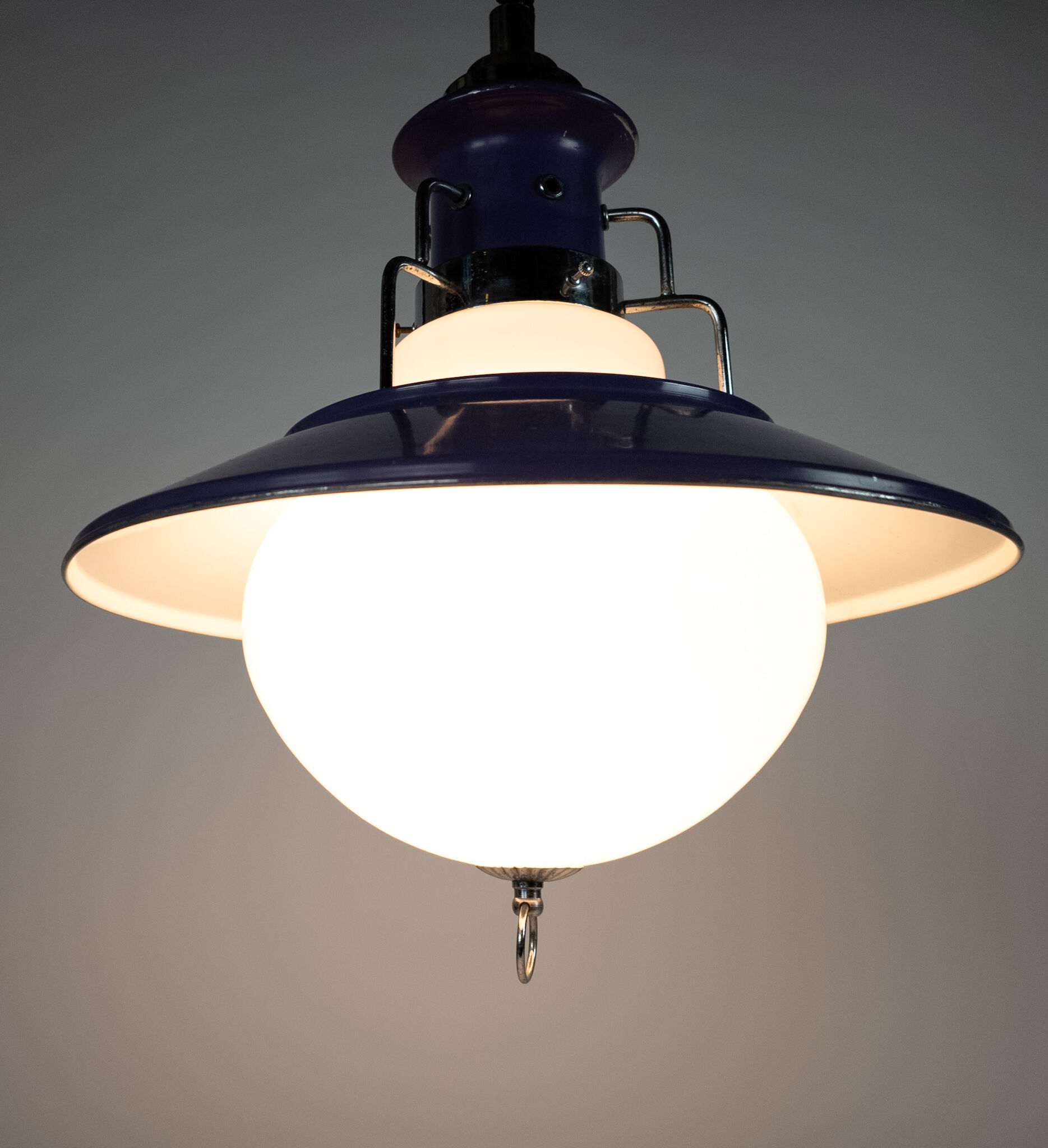 Lampe suspendue Brevettato en verre opale et métal Italie 70s