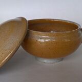 Covered bowl in Marais sandstone