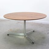 Circular coffee table in oak by Arne Jacobsen for Fritz Hansen, 1960s