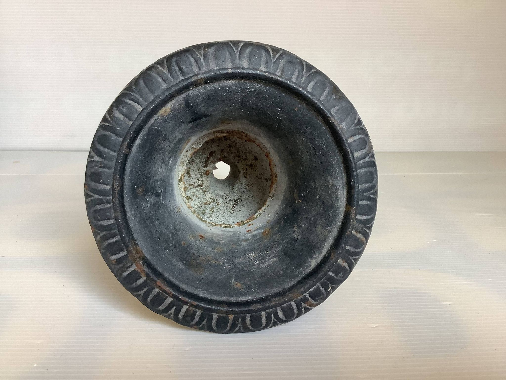 Medici cast iron planter vase