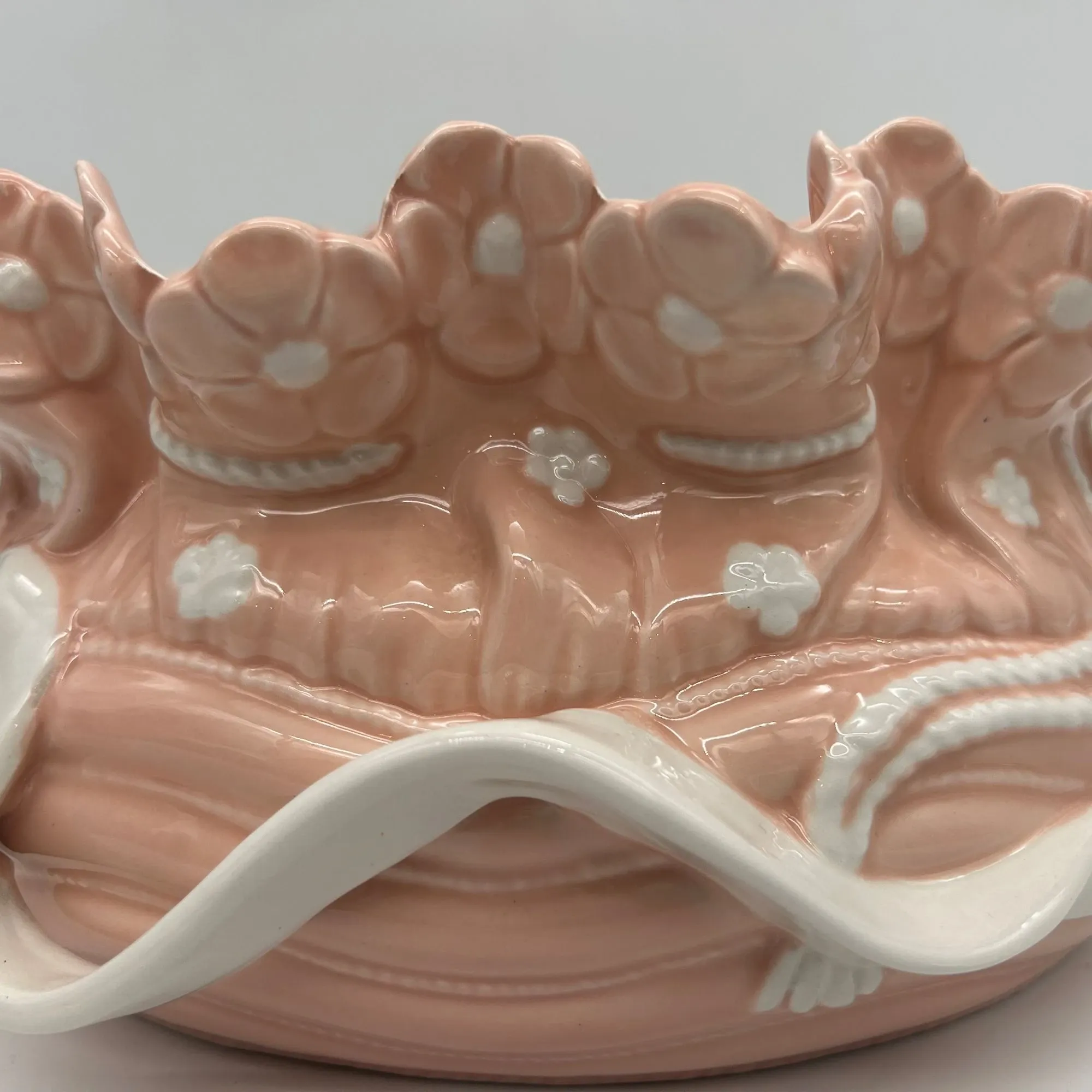 Vintage ceramic cache-pot in pink and white.