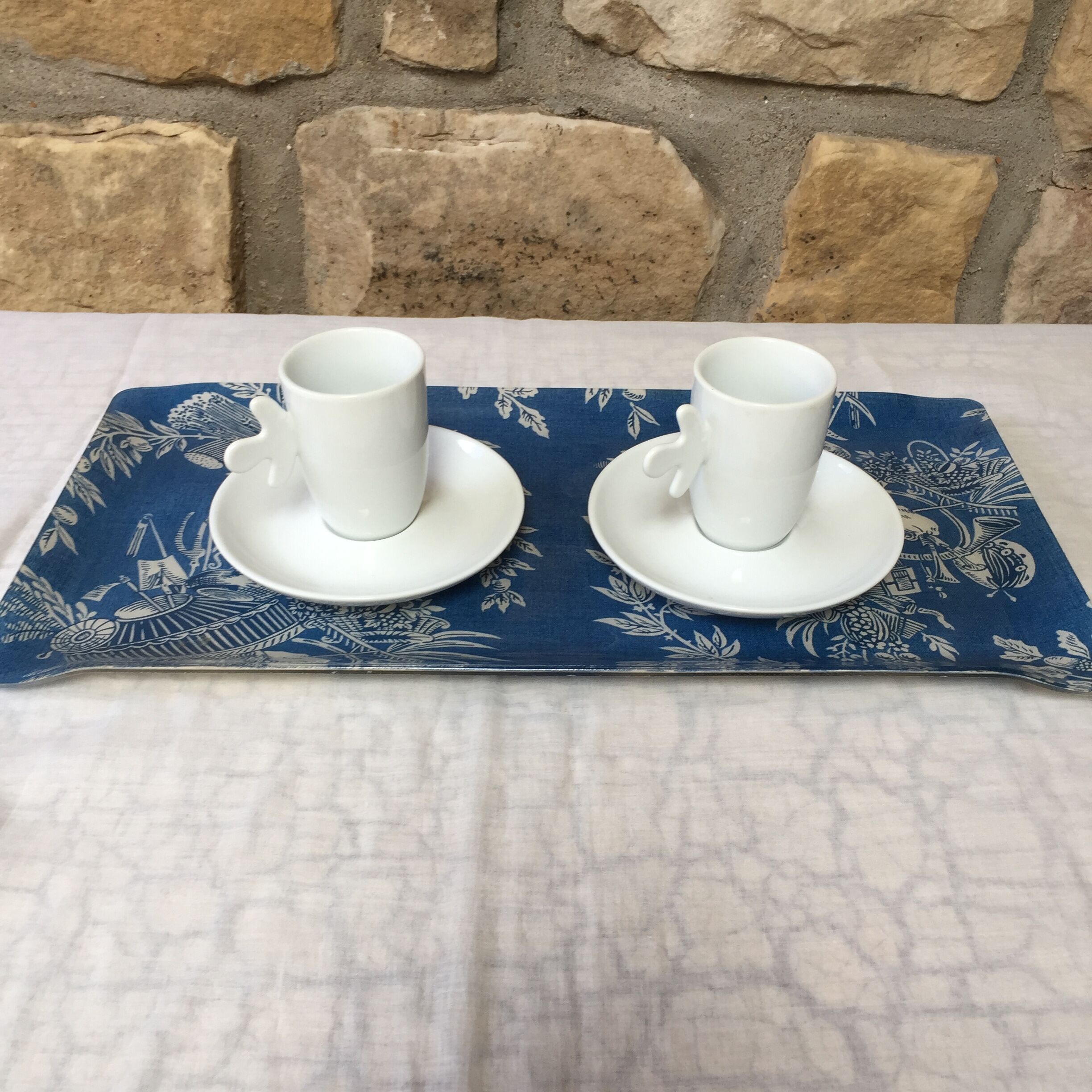 Duo of cups and under cups with white porcelain coffee S-P