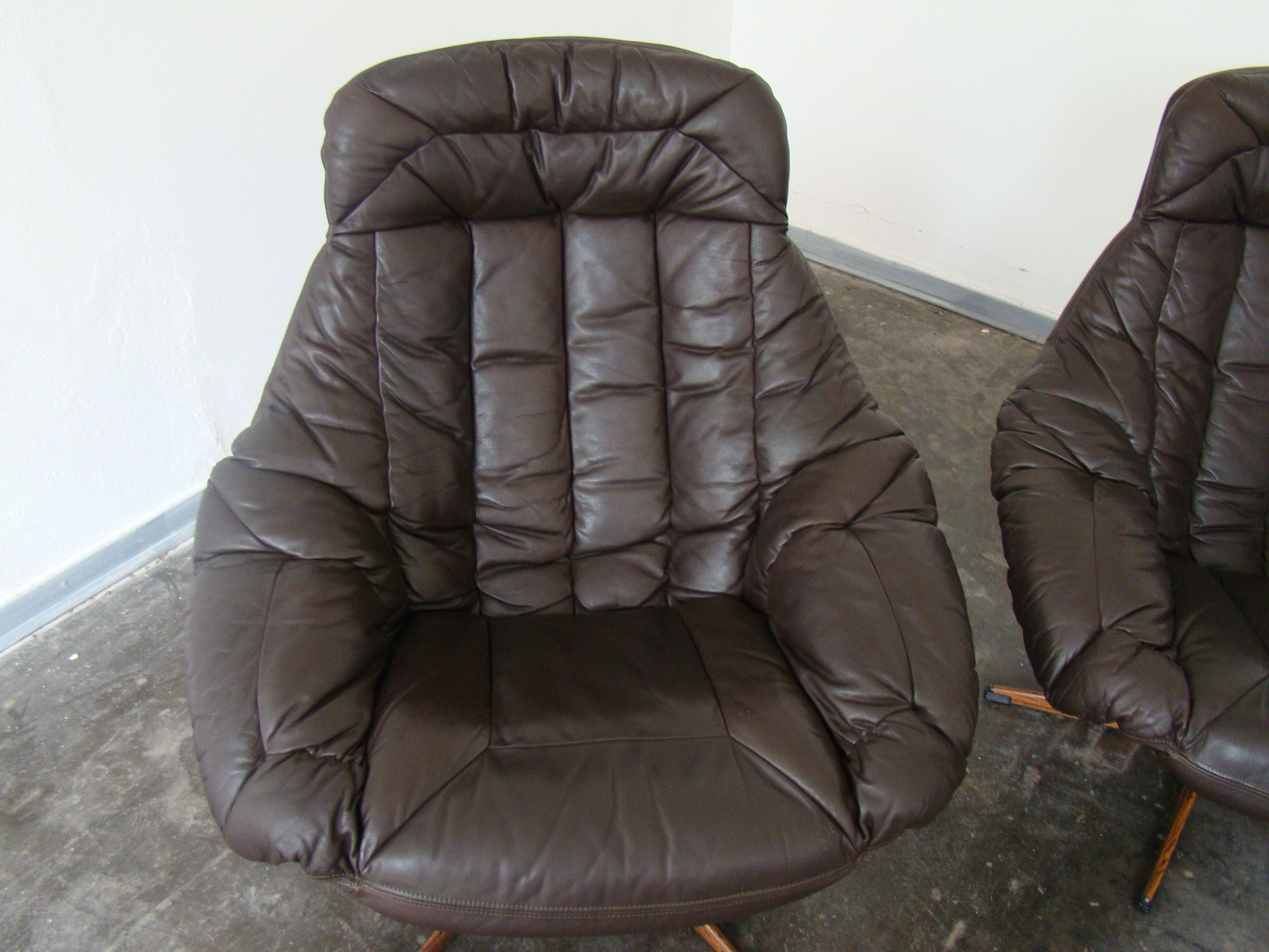 Pair of vintage Danish design brown leather swivel chairs by Bramin