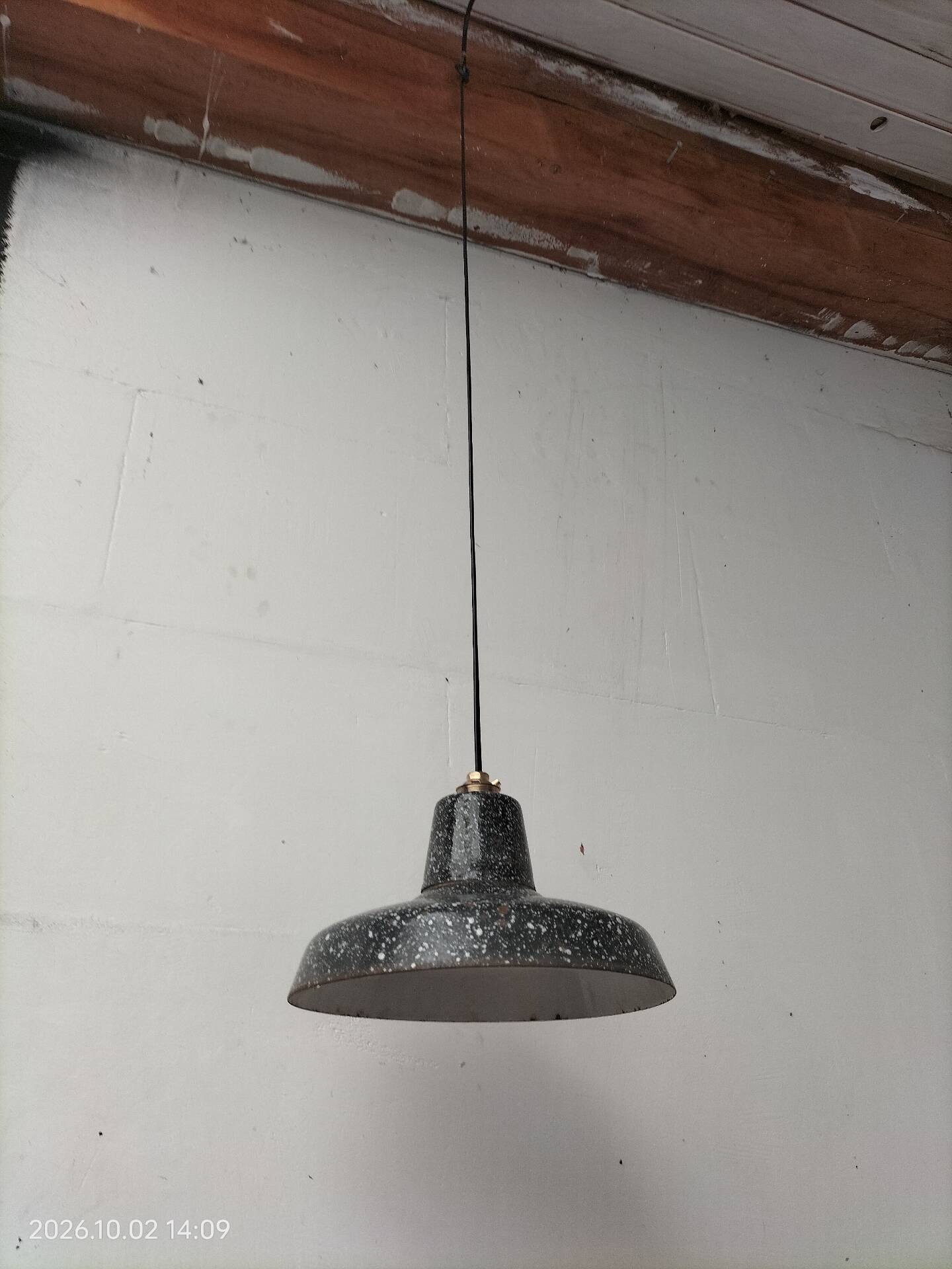 Enamelled sheet suspension