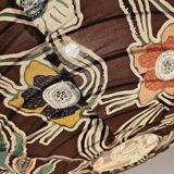 Suspension in printed fabric in the shape of a pear.