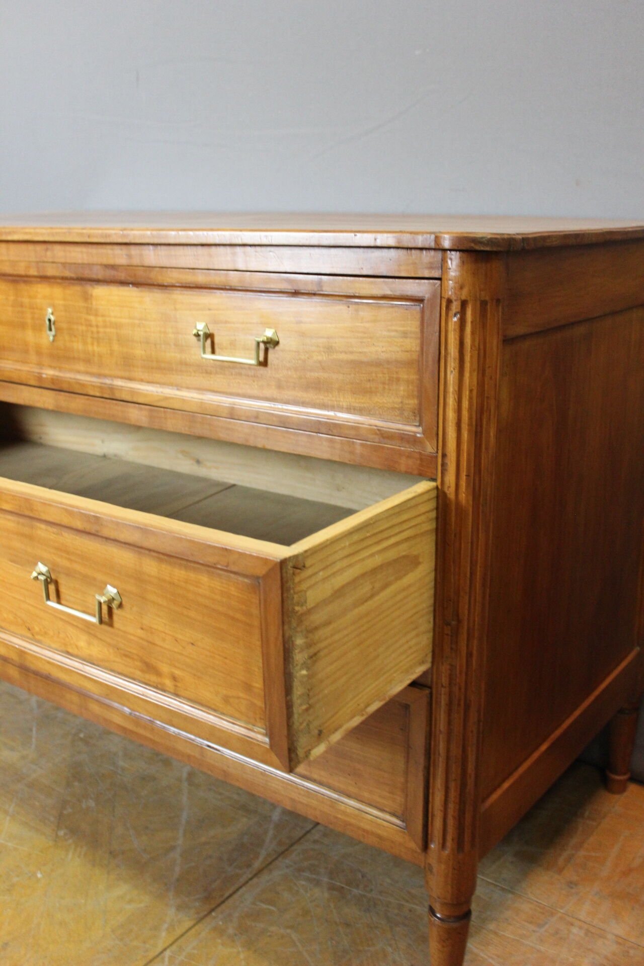 Commode Louis XVI en Merisier Fin XVIIIe