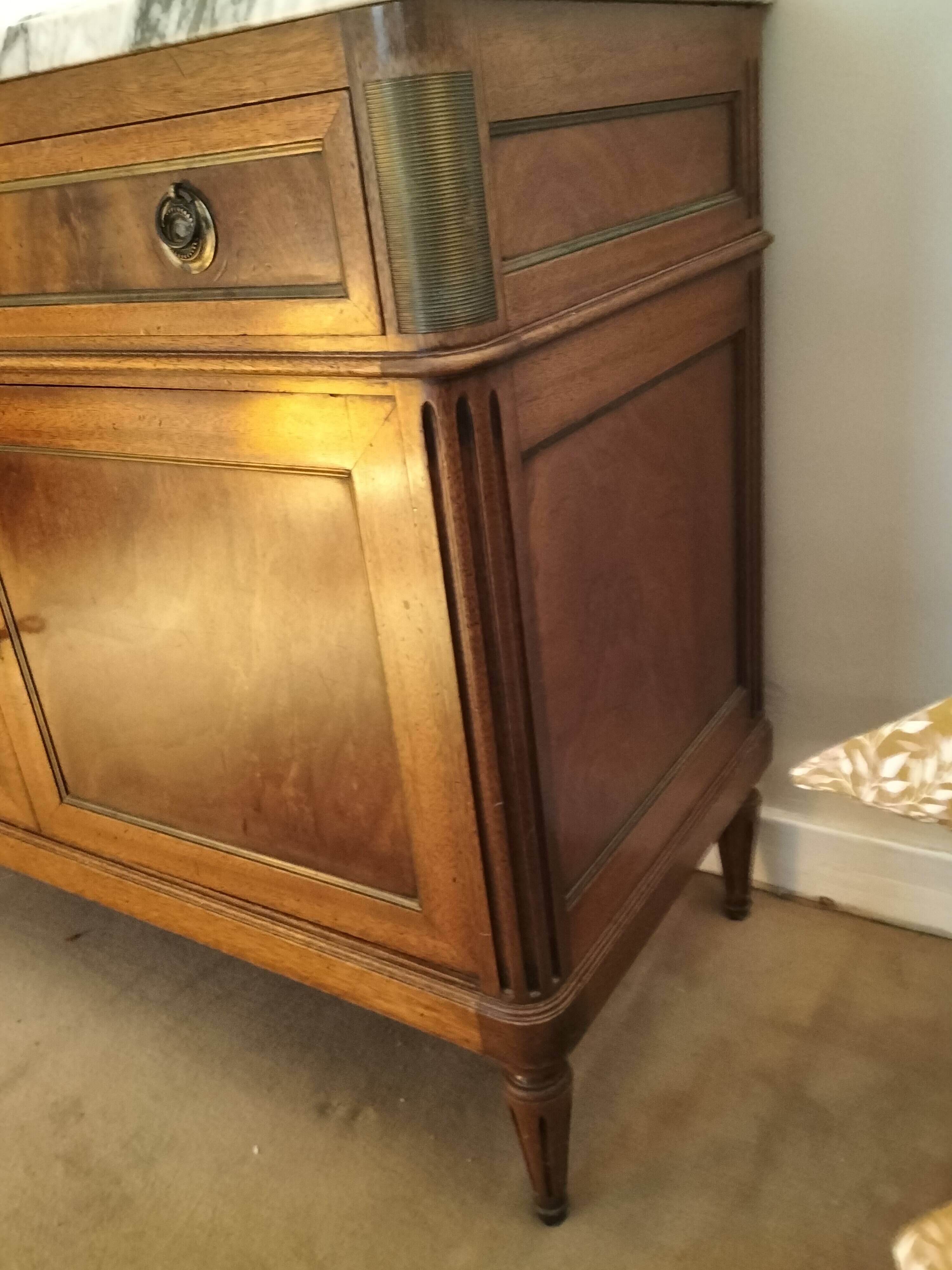 Louis 16 chest of drawers