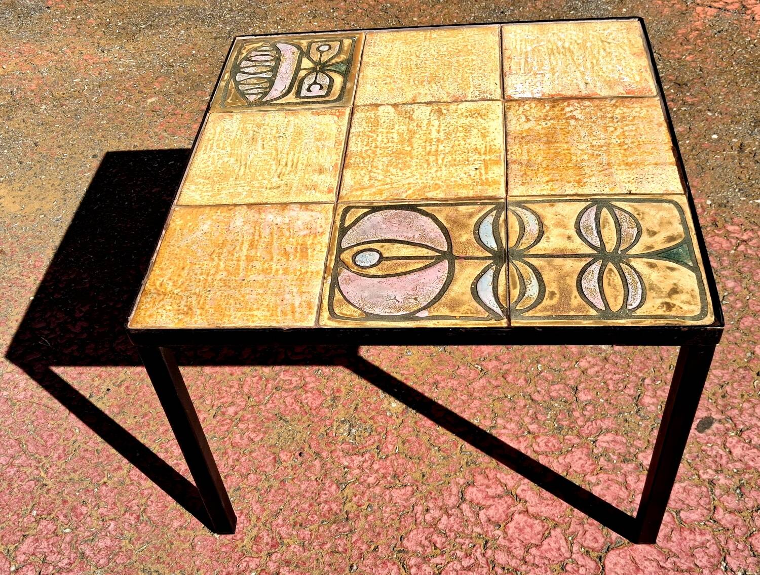 Table de salon en fer erreur céramique,  design années 70, séventies