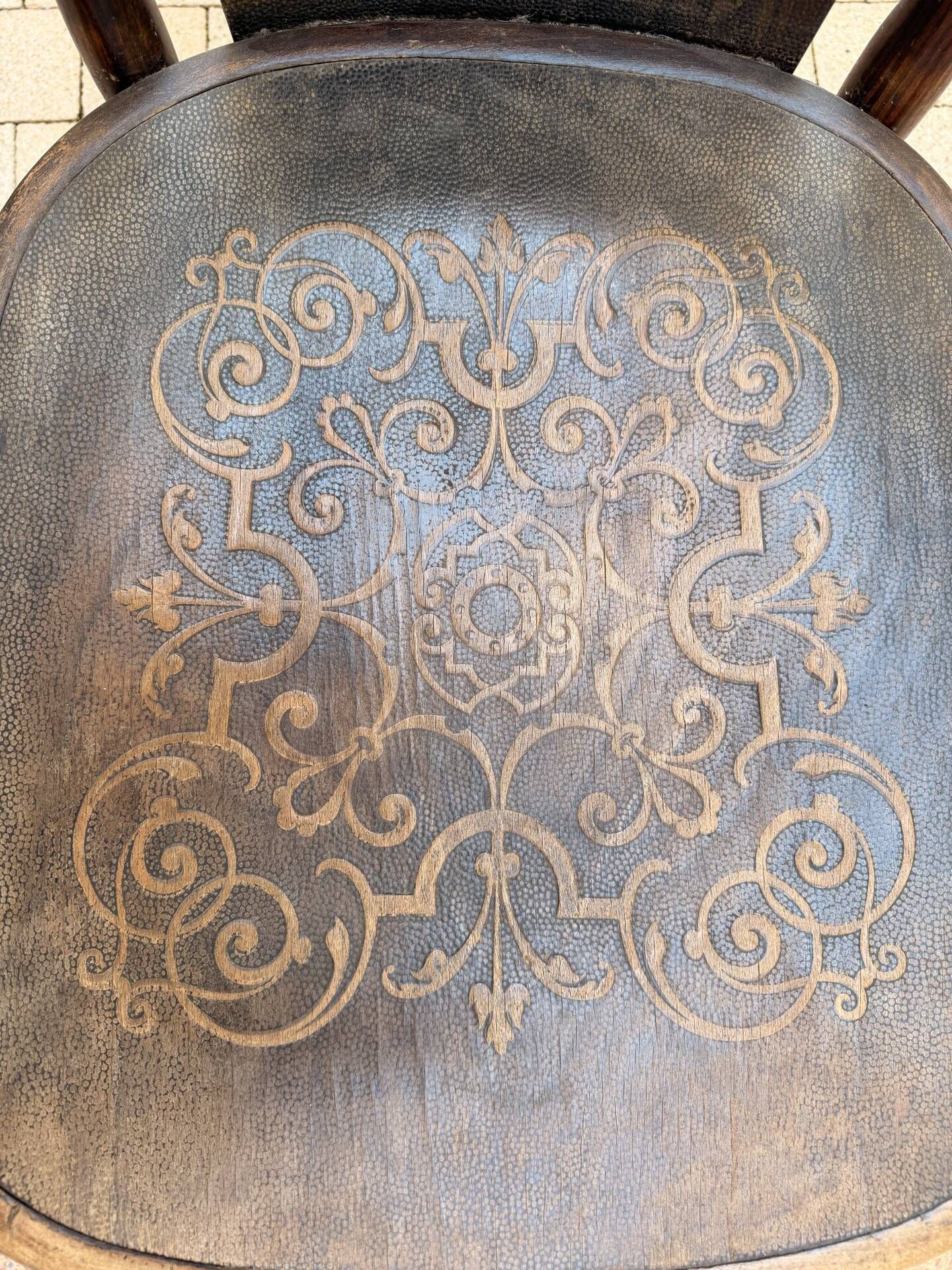Fauteuil Thonet ancien, assise et dossier en bois pressé Art Nouveau