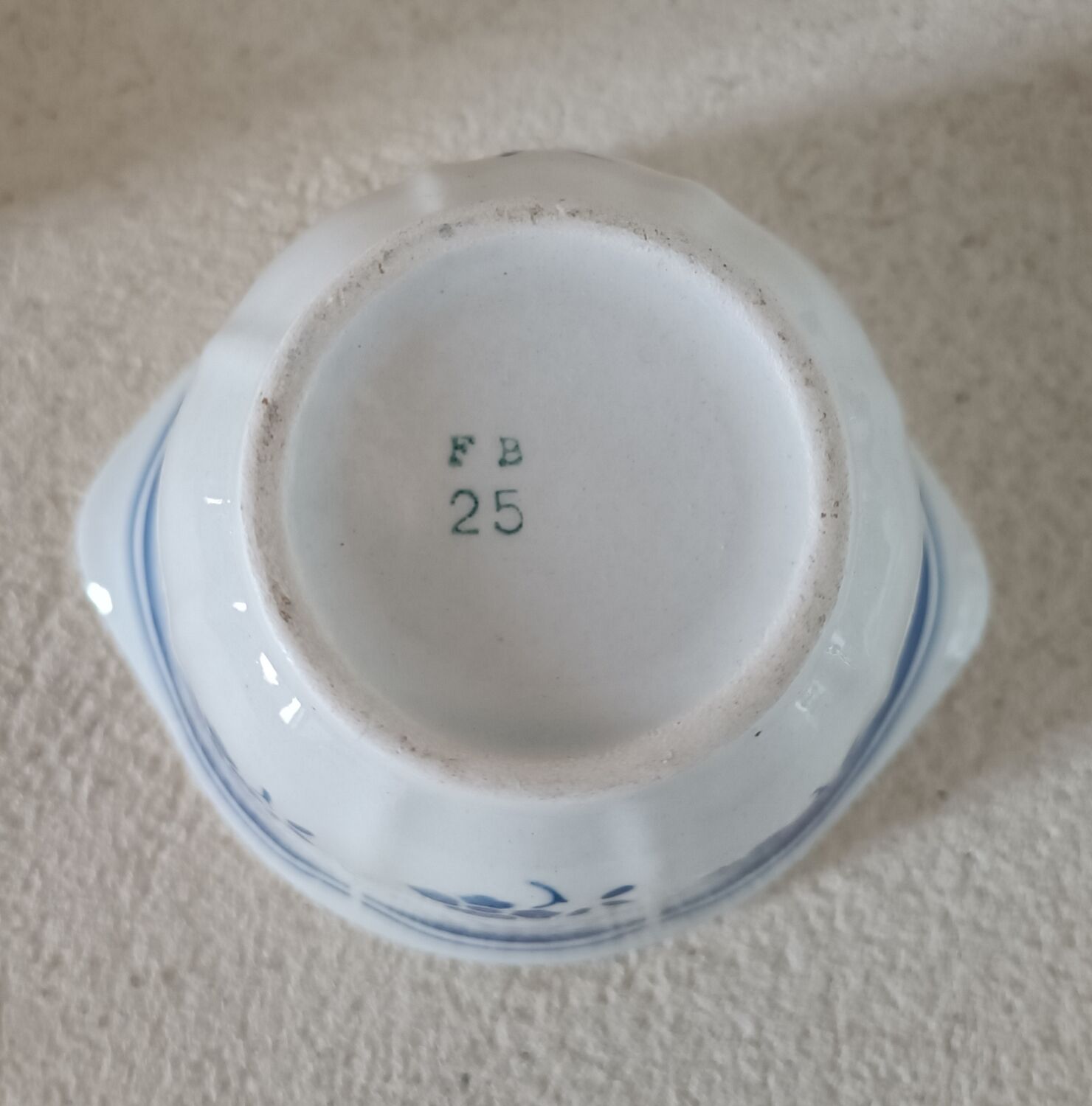 Set of 2 cups and an sugar bowl in iron earth