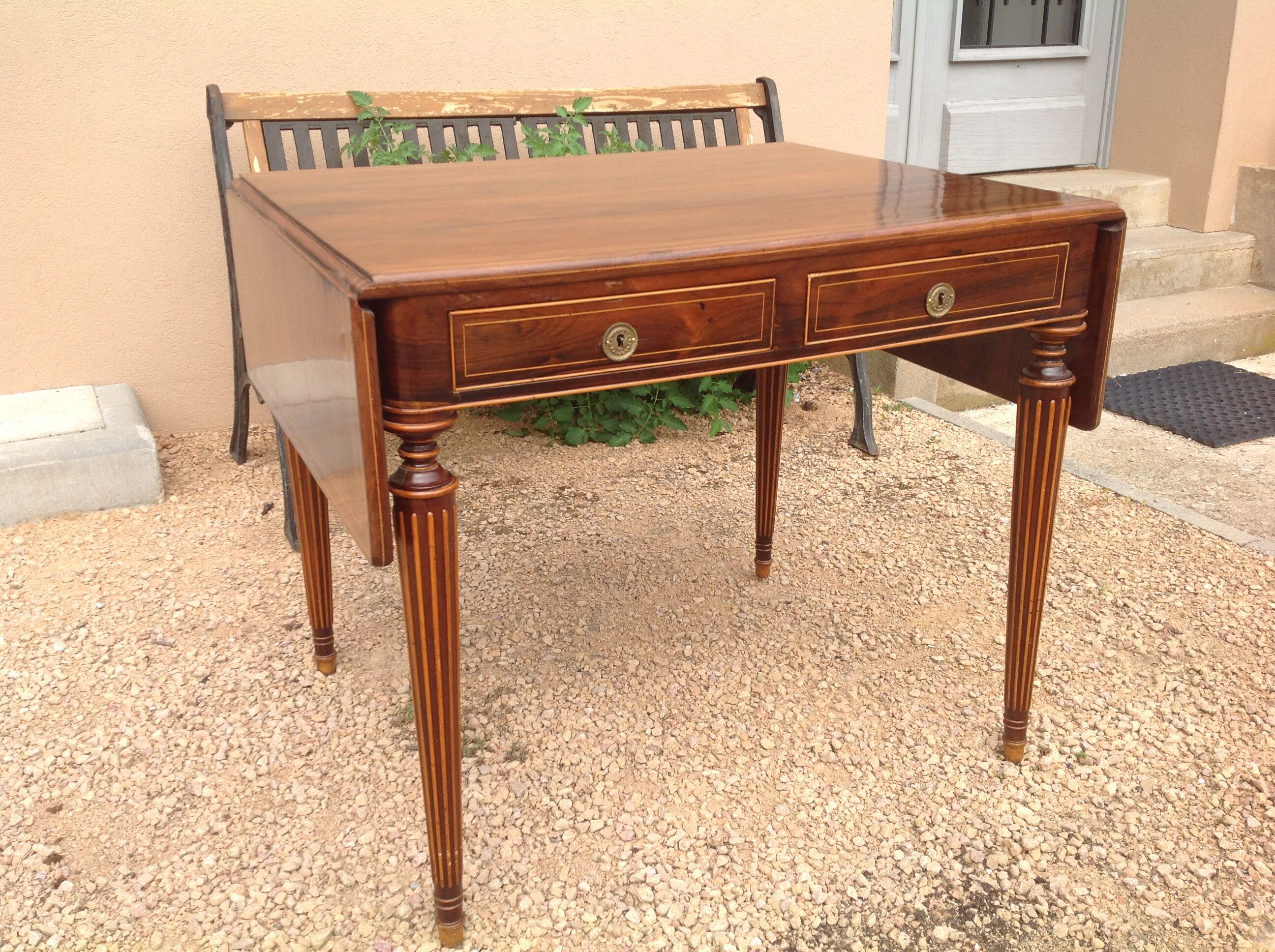 Louis XVI style table in rosewood with lemon inlay