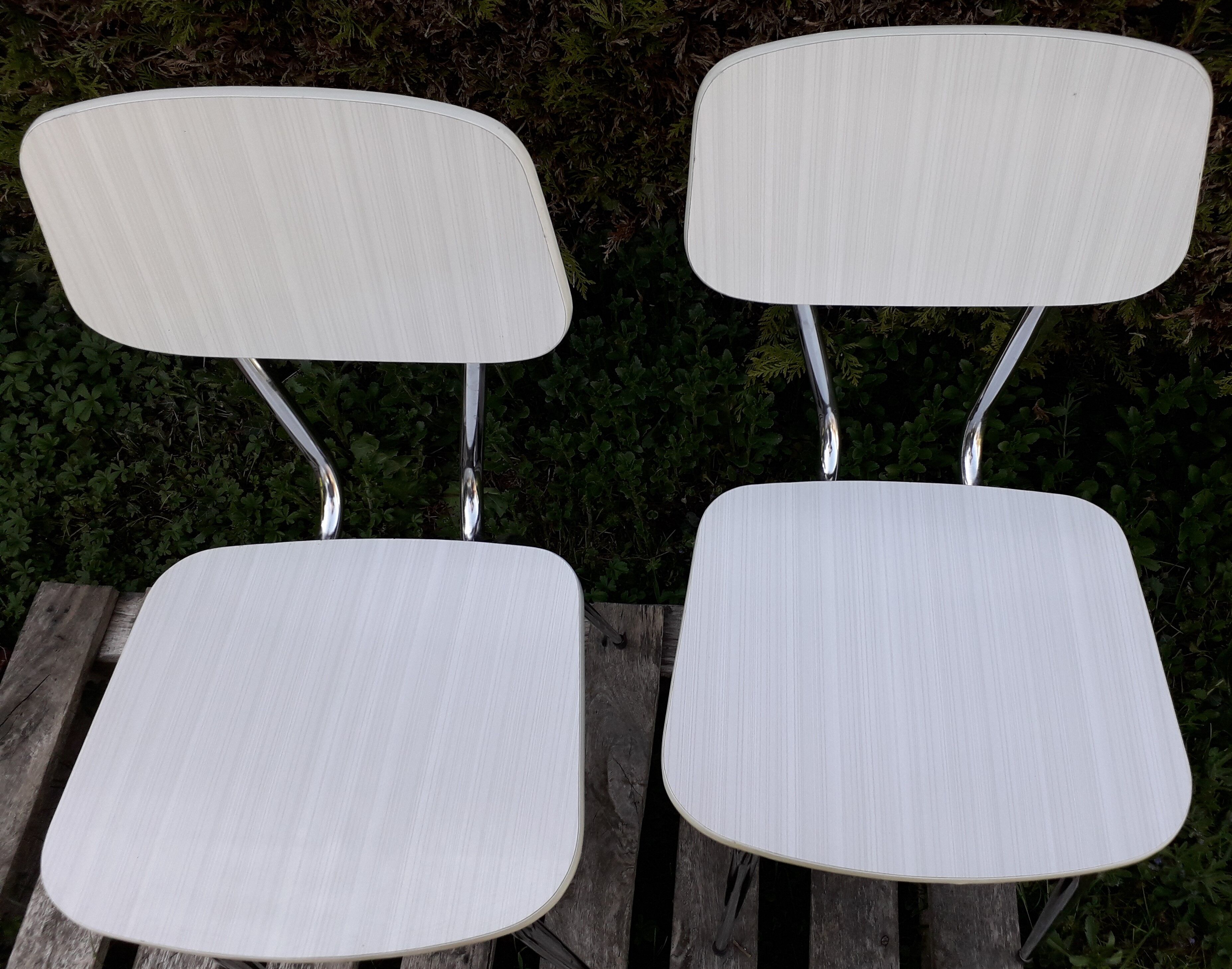 Set of 4 chairs in white 60s formica 70