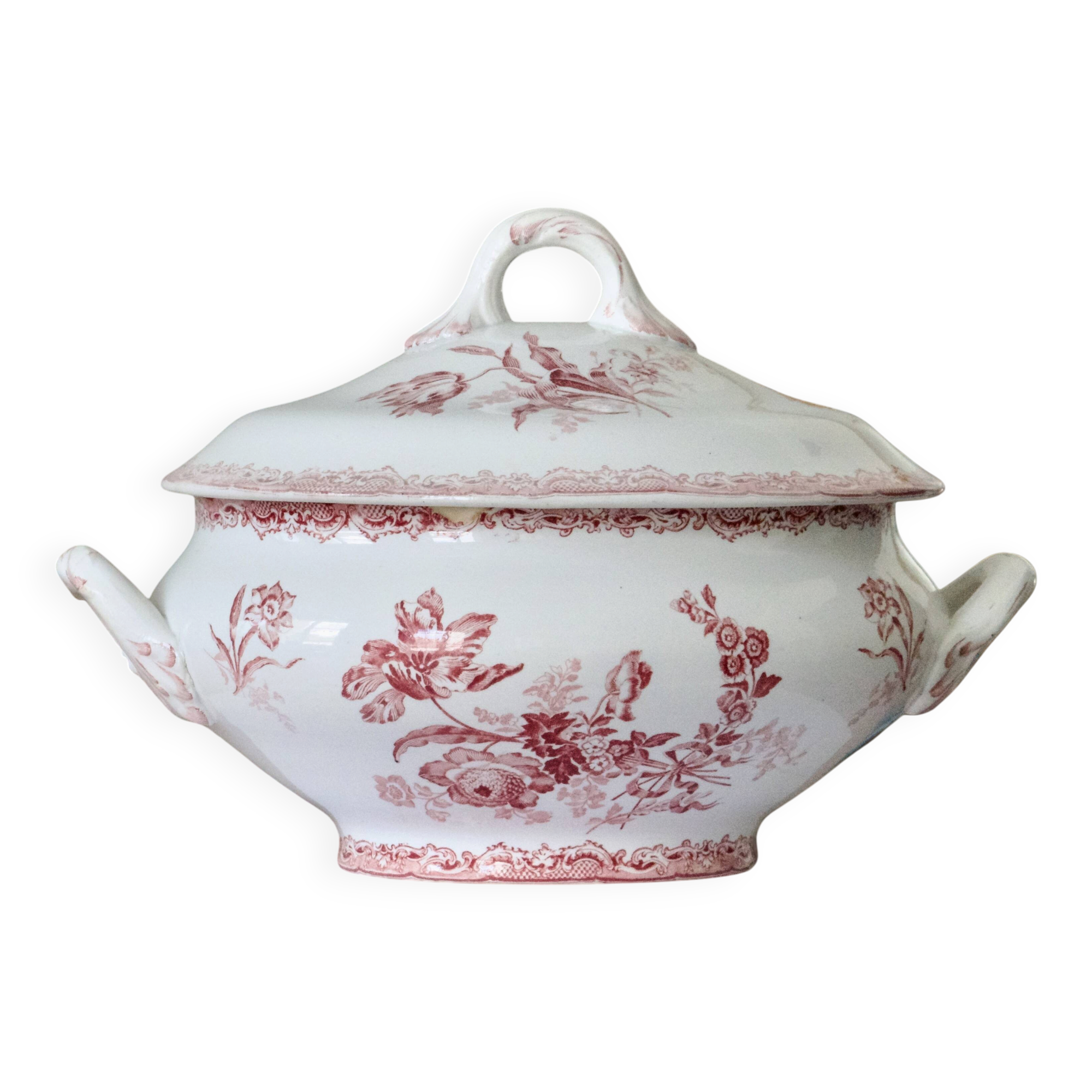 Large 19th-century ironstone soup tureen signed Sarreguemines Fontanges.