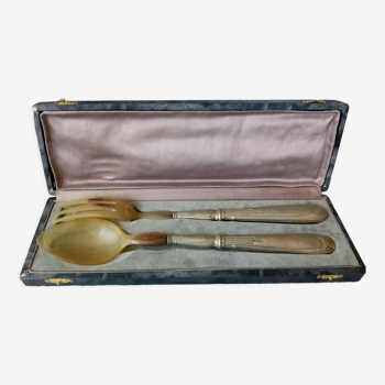 Box of salad cutlery in horn and silver metal