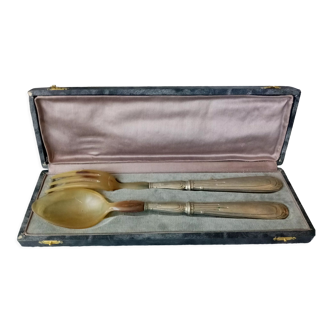 Box of salad cutlery in horn and silver metal