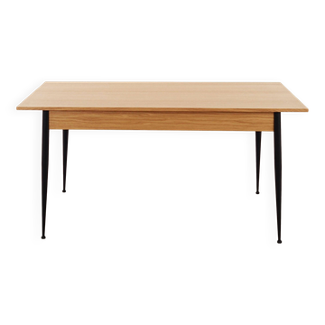 Oak table, Italian design, 1980s, manufacture: Italy