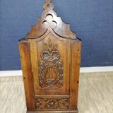 Provencal box walnut with flour or salt