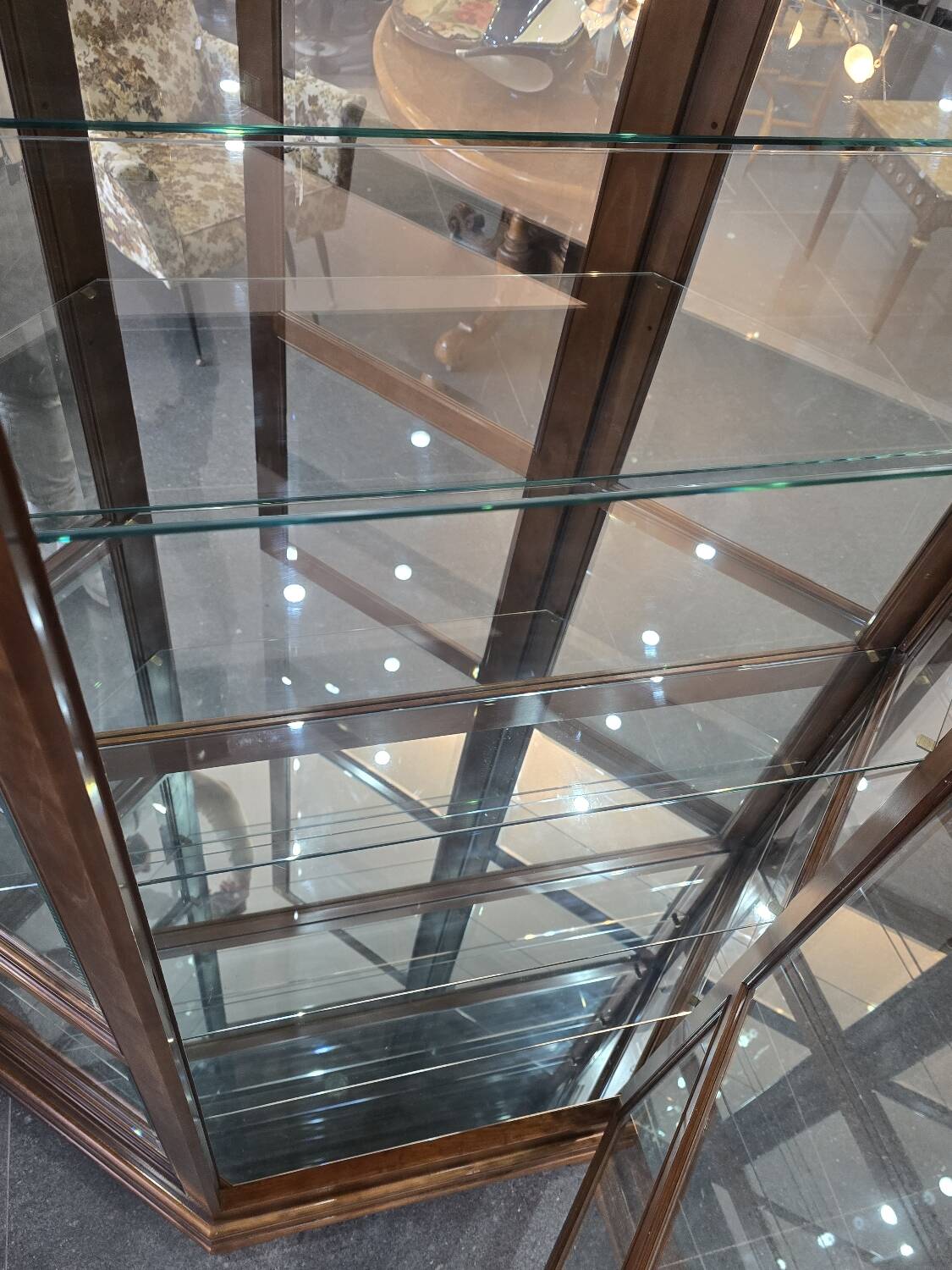 Vitrine hexagonale vintage en bois et verre – éclairé-Style classique